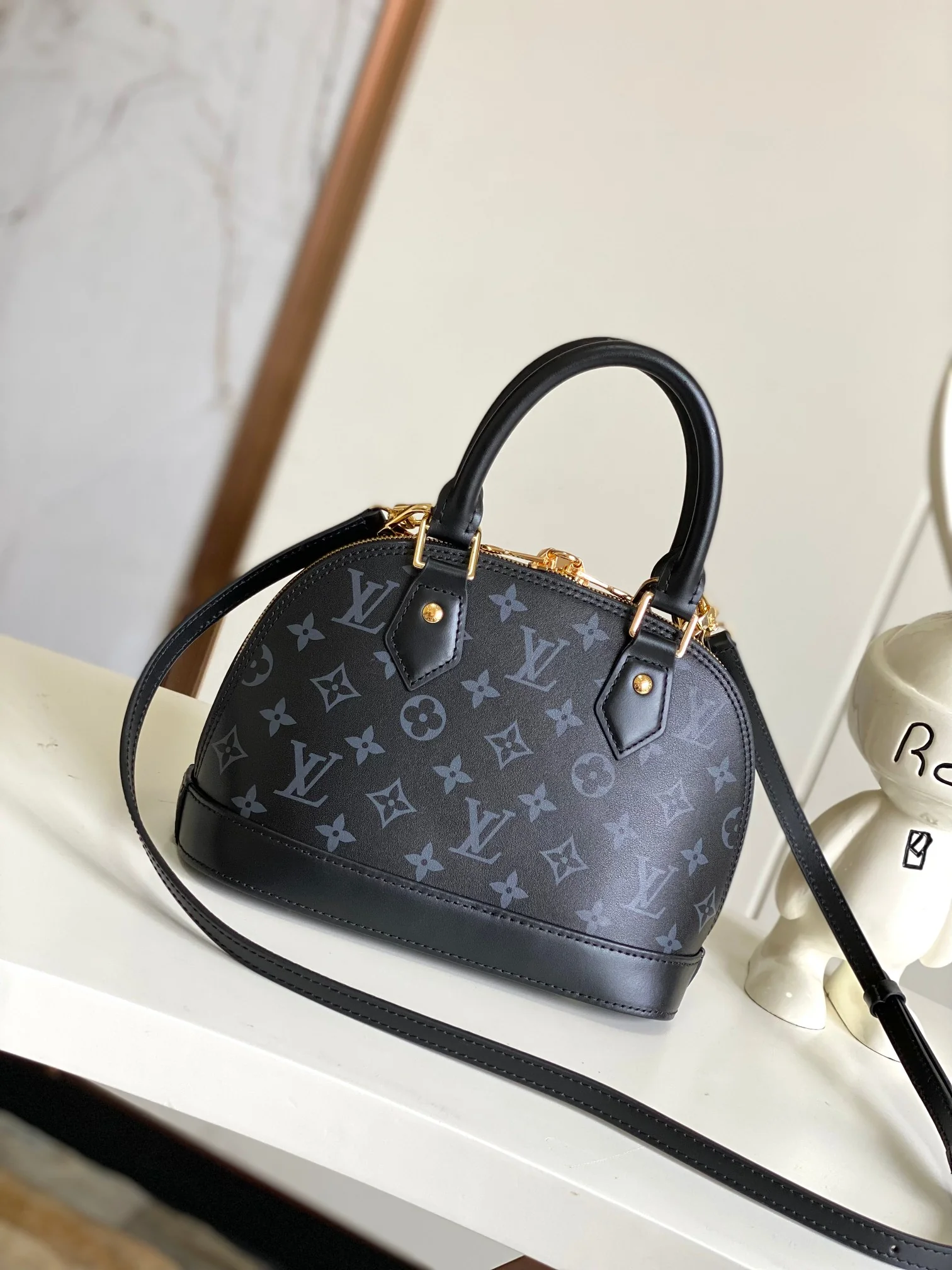 Louis Vuitton Alma M12289 Black - image3