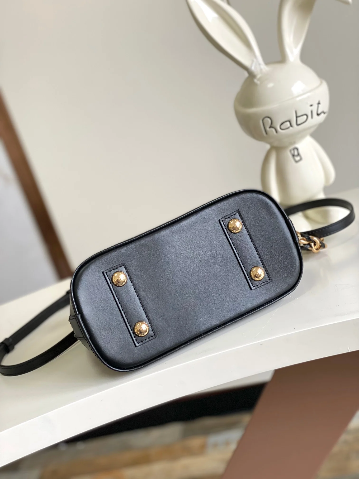 Louis Vuitton Alma M12289 Black - image4