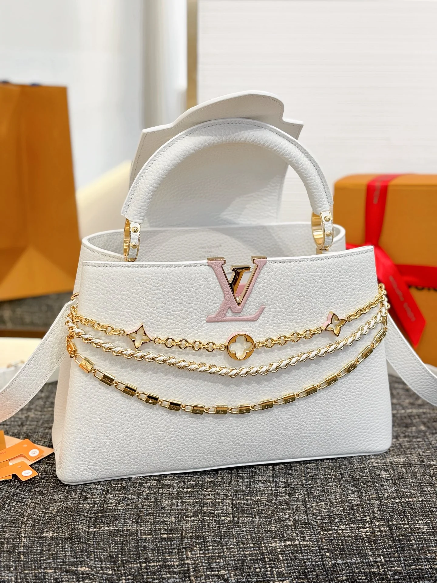 Louis Vuitton Capucines M12345 White 31cm 20x11x31 cm - image5