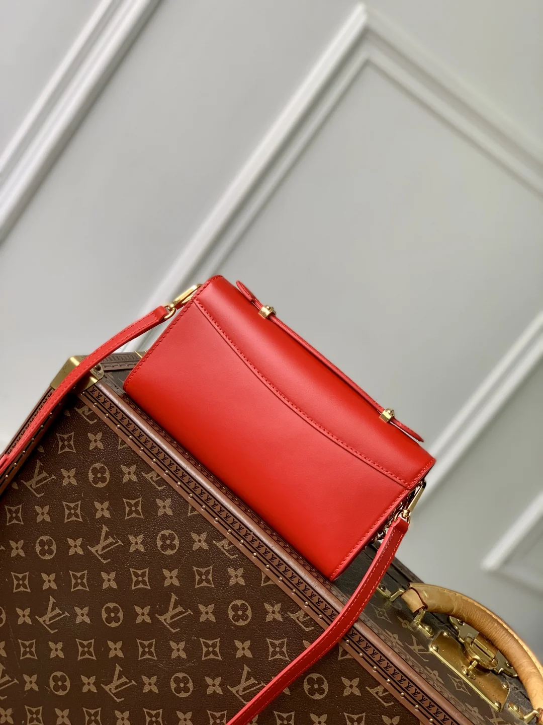 Louis Vuitton Capucines M12406 Red - image3