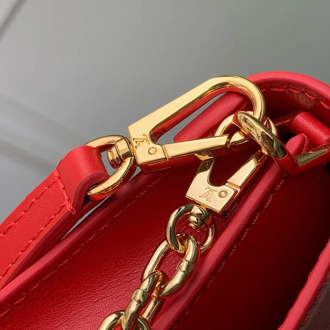 Louis Vuitton Capucines M12406 Red - image7