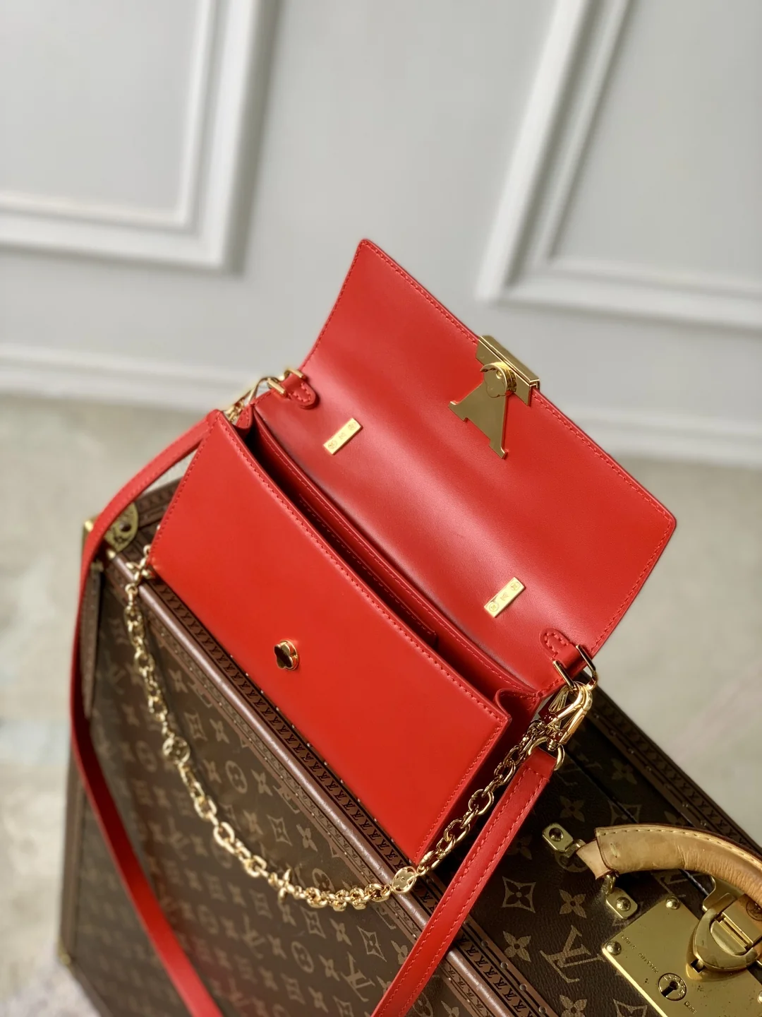 Louis Vuitton Capucines M12406 Red - image9