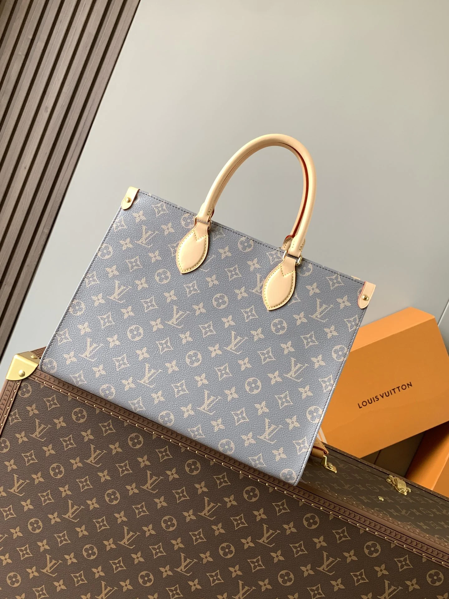 Louisvuitton OnTheGo MM Handbag M12415 35 x 27 x 14 cm - description_image1