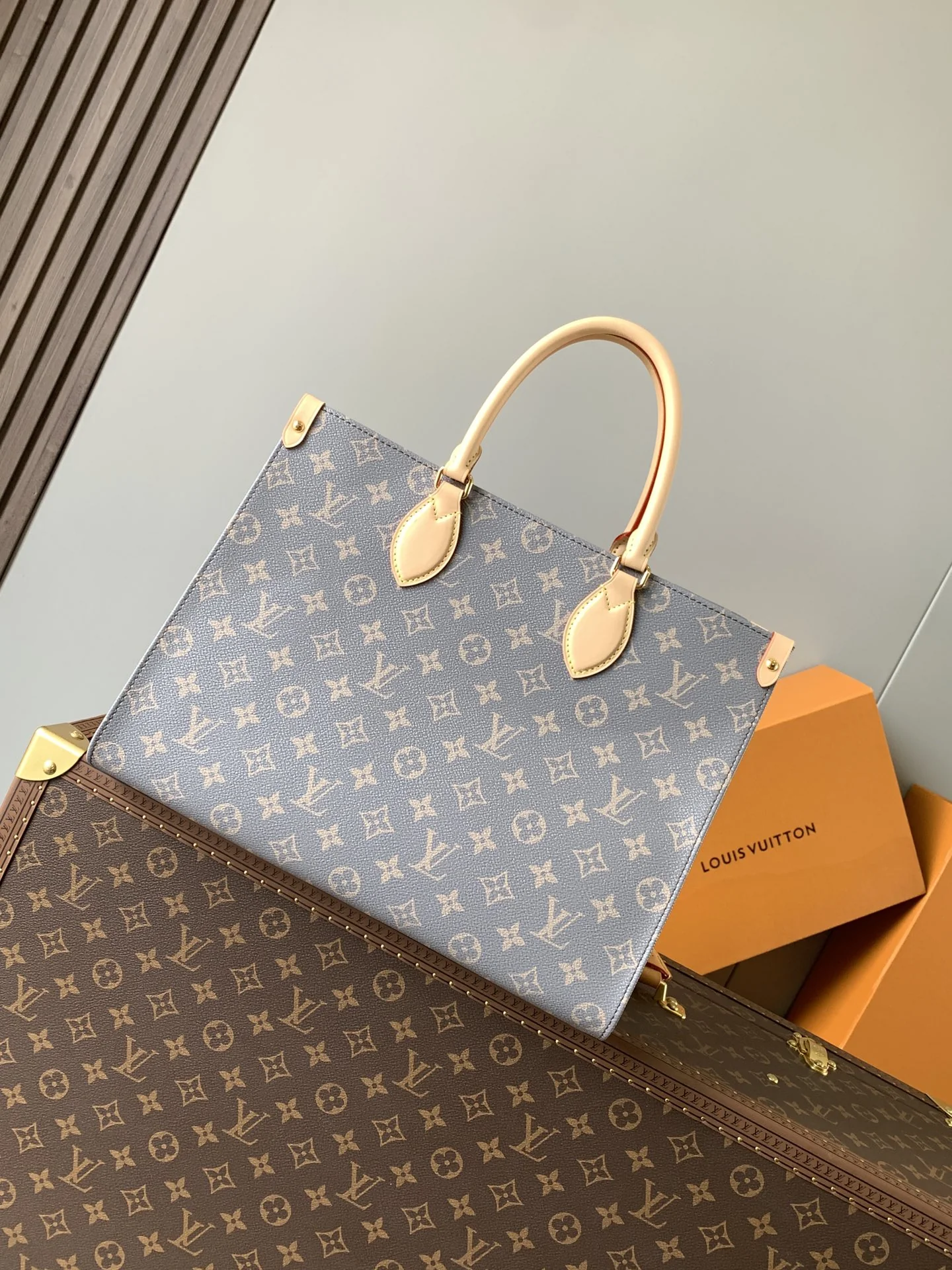 Louisvuitton OnTheGo MM Handbag M12415 35 x 27 x 14 cm - description_image3