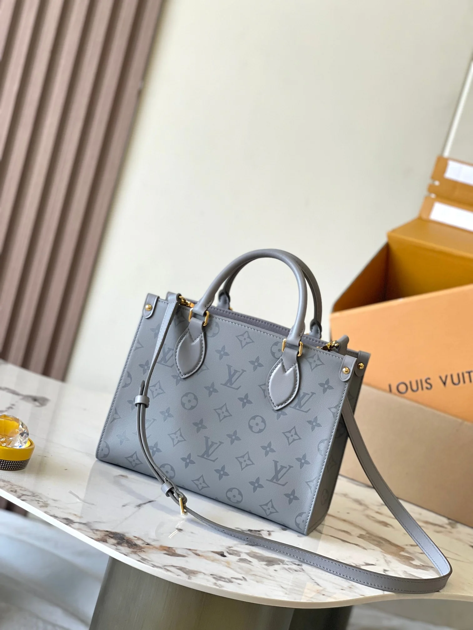 Louisvuitton OnTheGo Small Handbag M12465 25x19x11.5 cm - description_image1