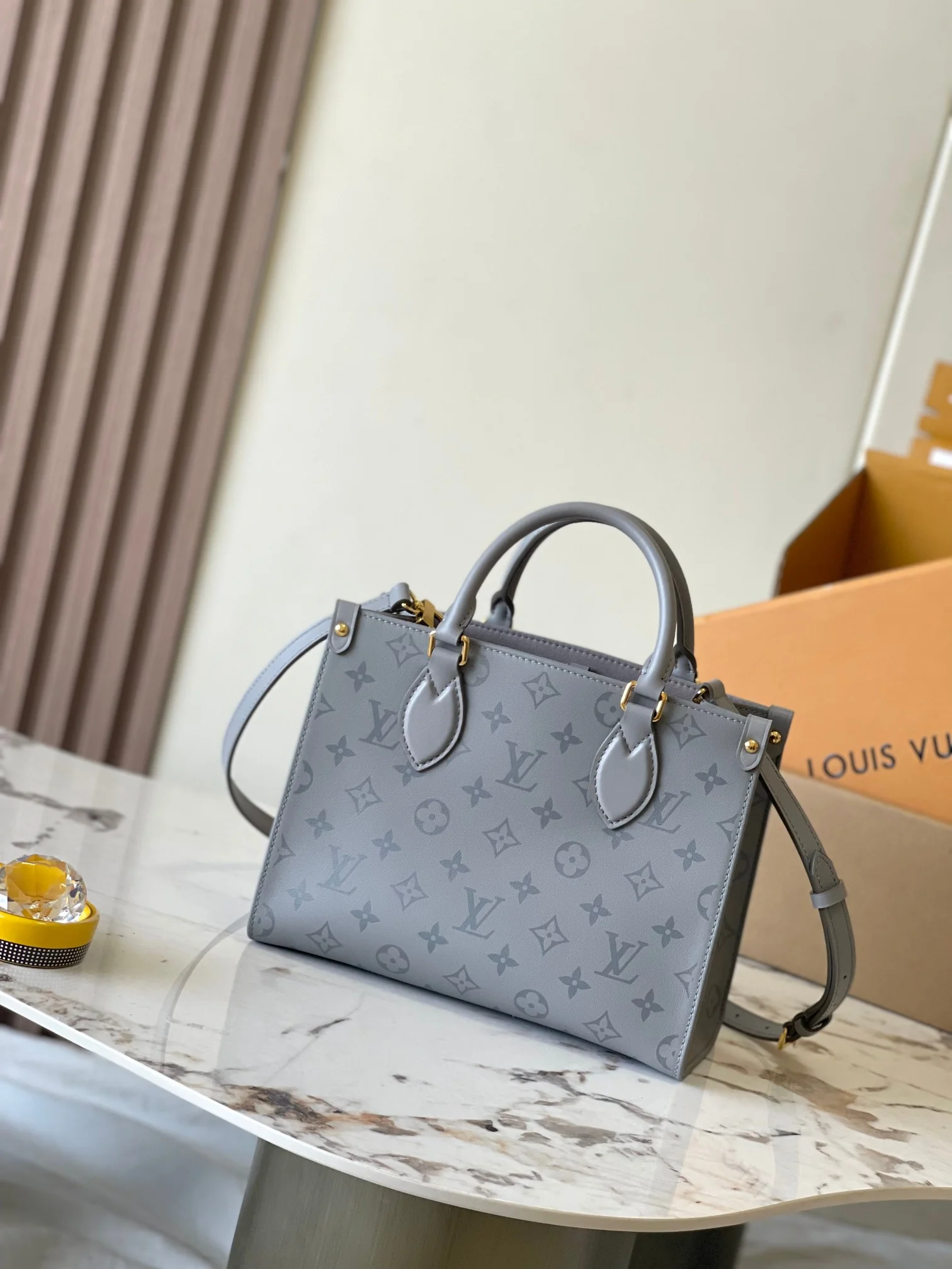 Louisvuitton OnTheGo Small Handbag M12465 25x19x11.5 cm - description_image3