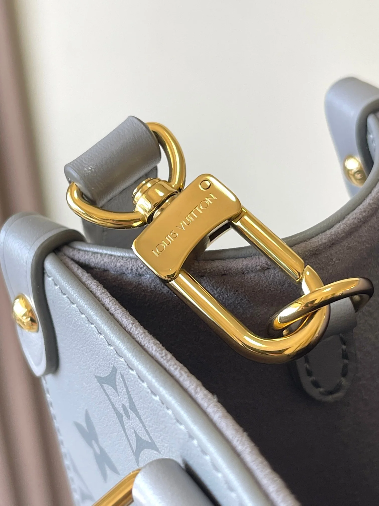 Louisvuitton OnTheGo Small Handbag M12465 25x19x11.5 cm - description_image6