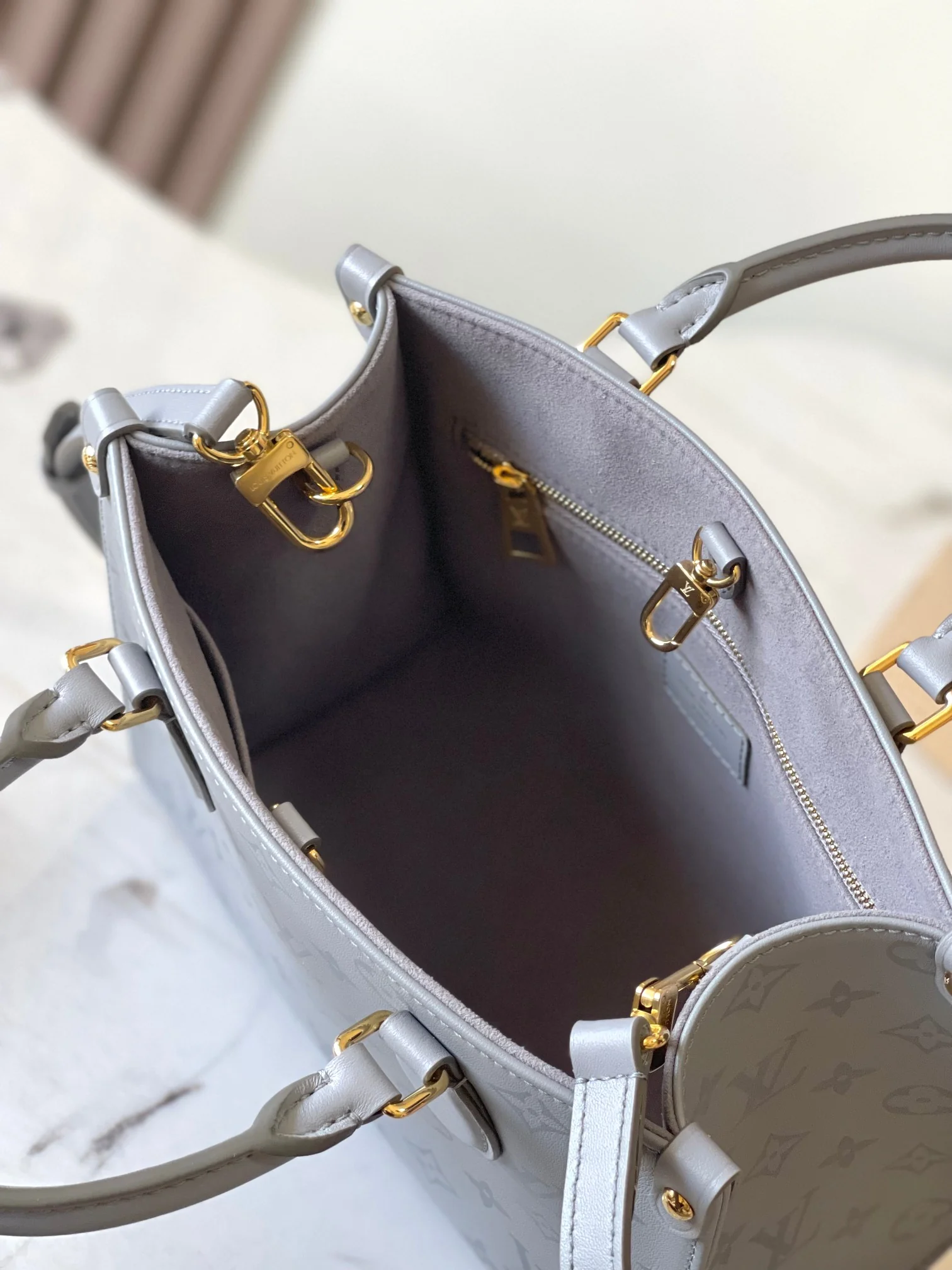 Louisvuitton OnTheGo Small Handbag M12465 25x19x11.5 cm - description_image8