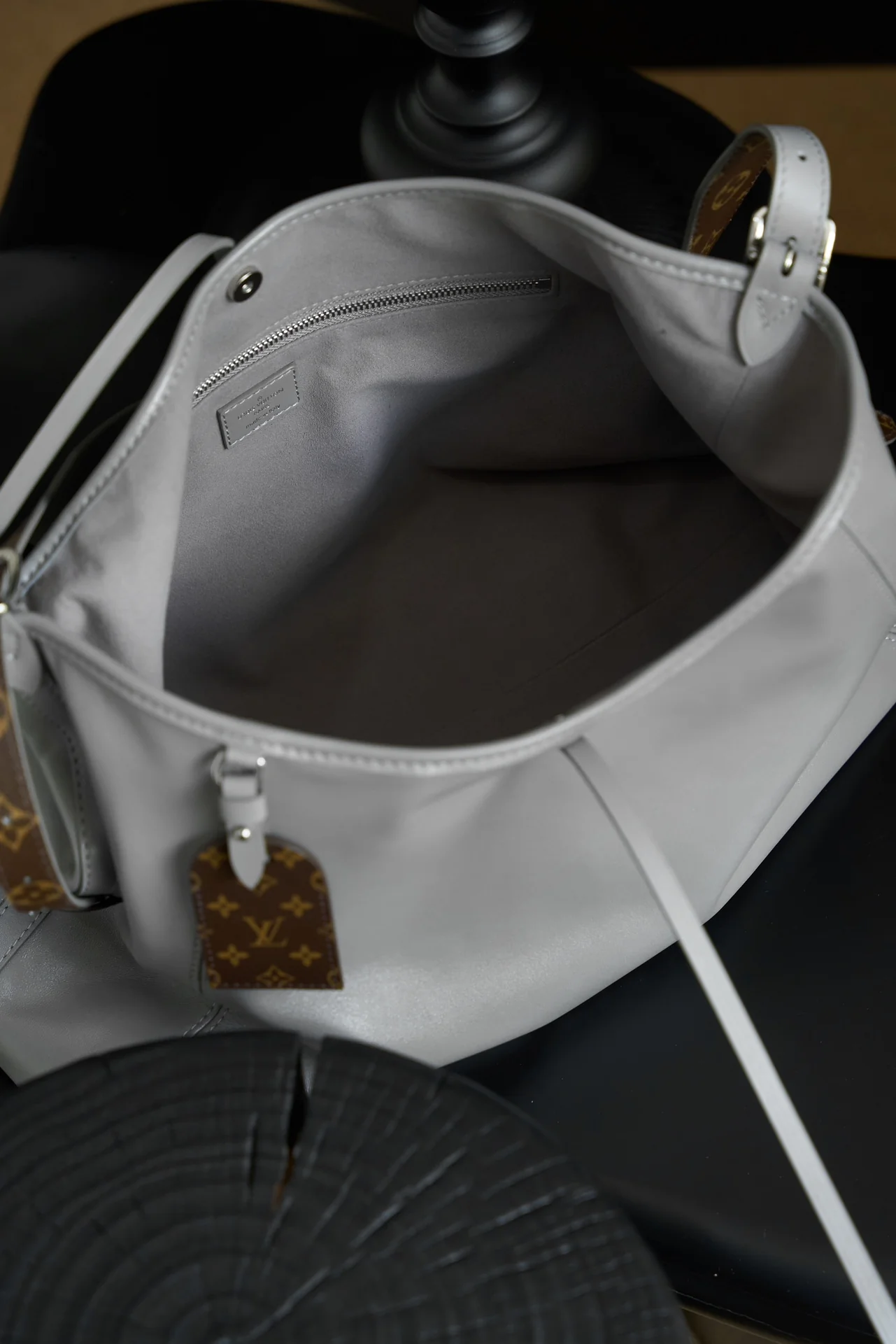 Louisvuitton Carryall Medium Handbag 39 cm - description_image6