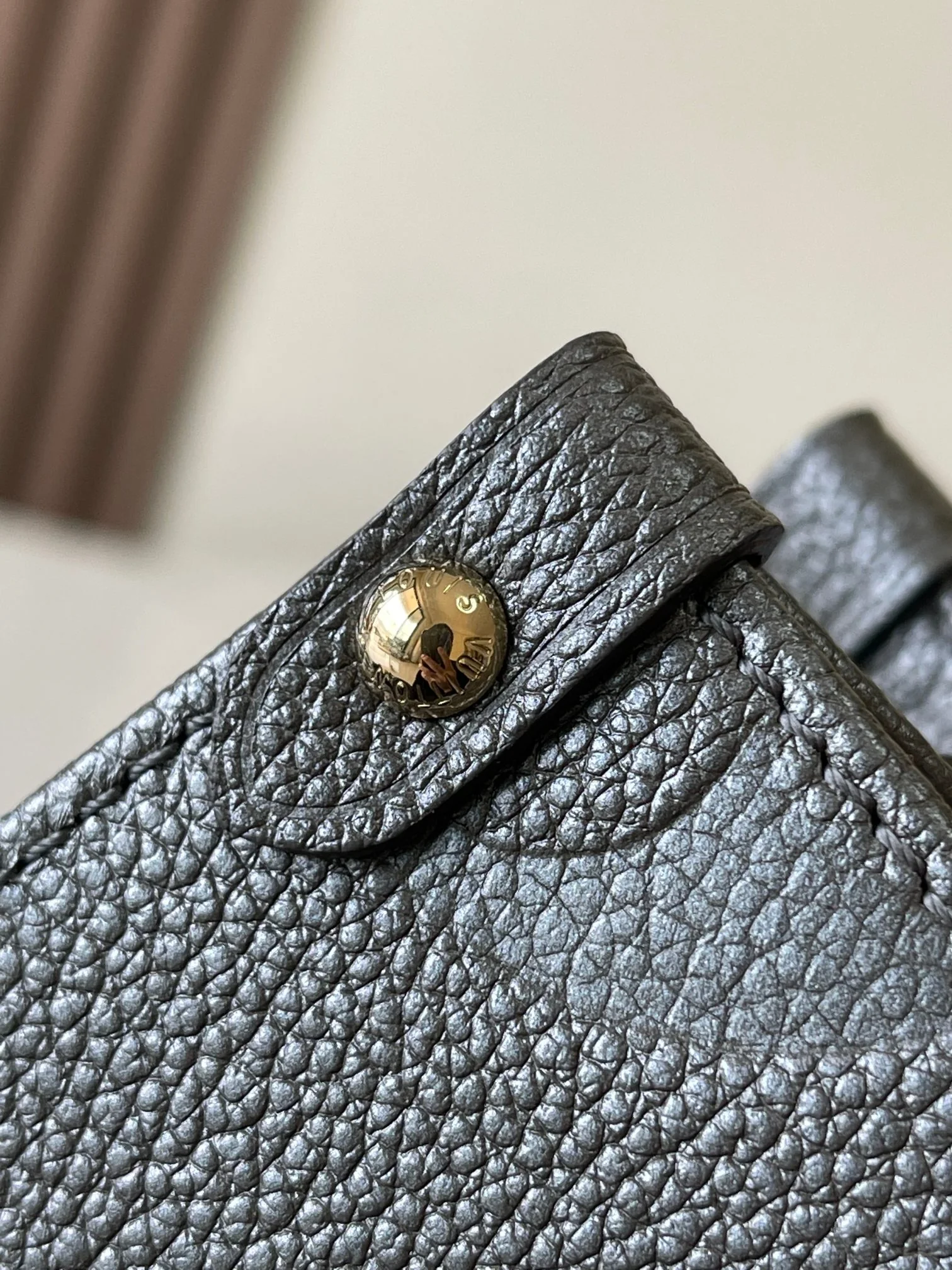 Louisvuitton OnTheGo Small Handbag M12886 25x19x11.5 cm - description_image5