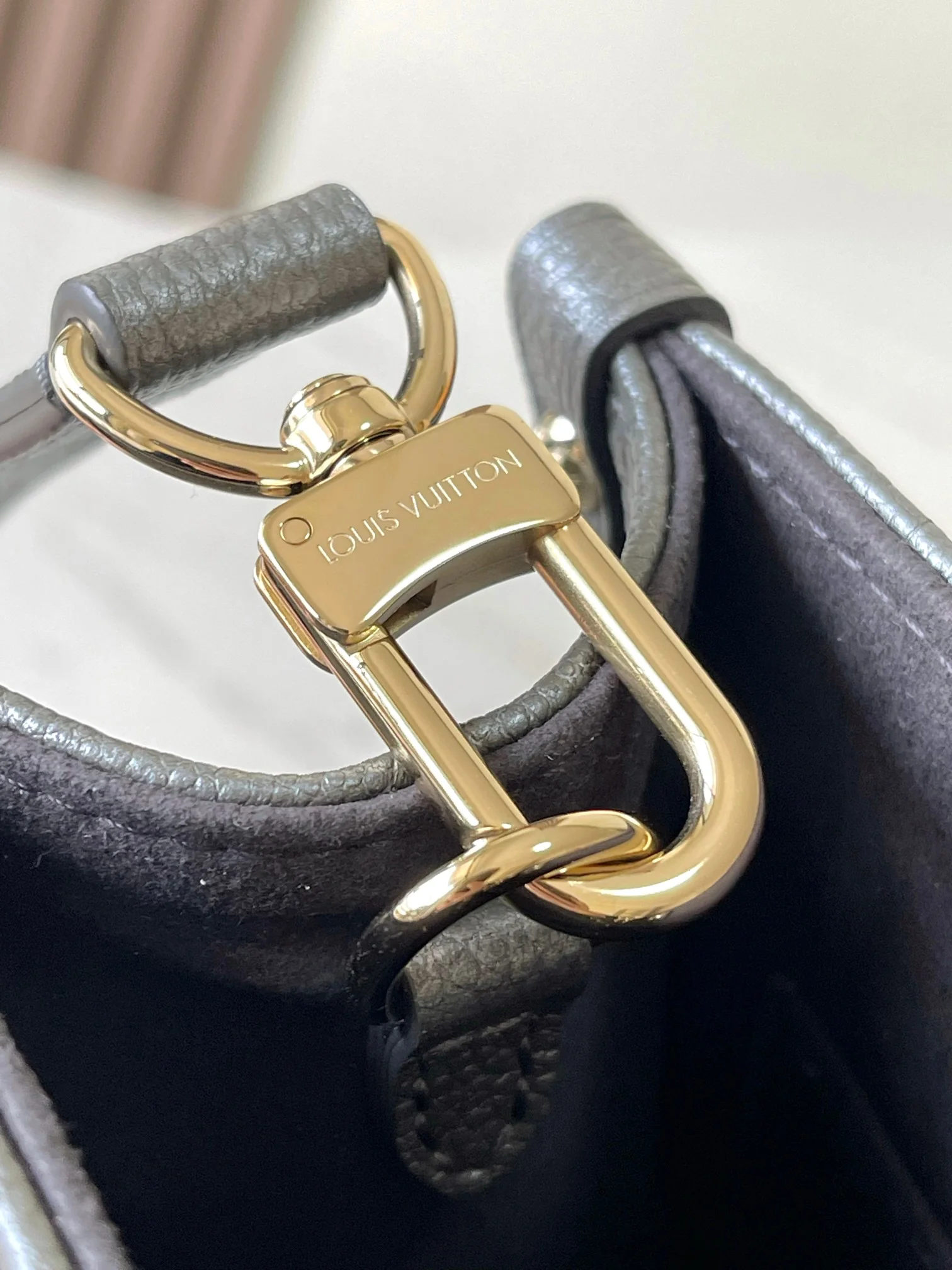 Louisvuitton OnTheGo Small Handbag M12886 25x19x11.5 cm - description_image6