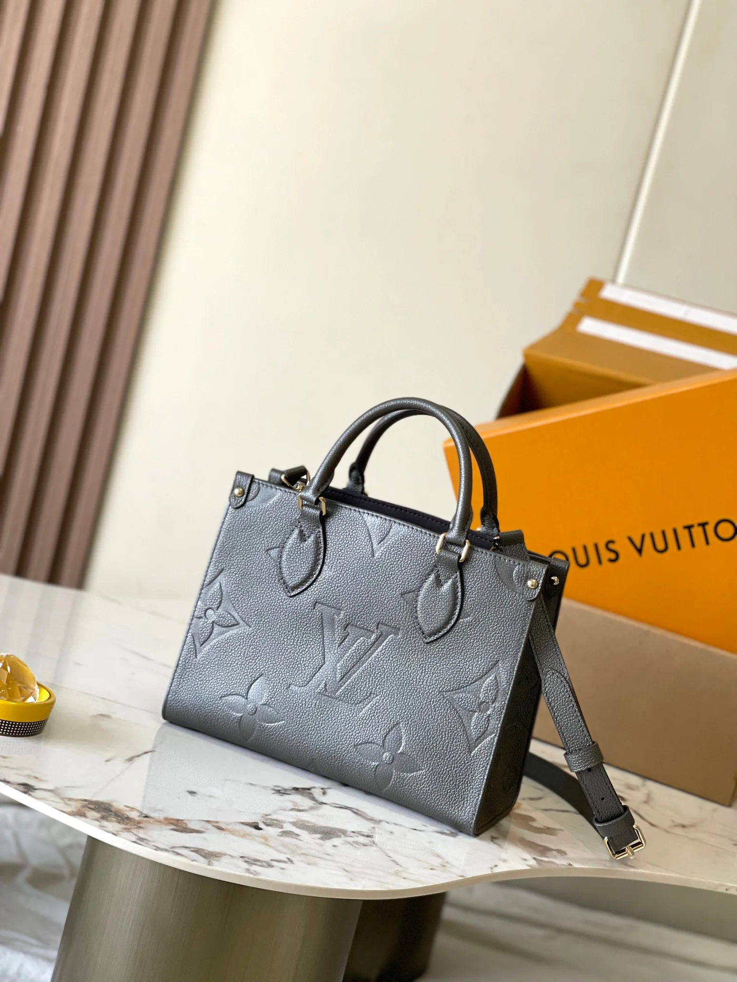 Louisvuitton Onthego Small Tote M12886 25x19x11.5 cm - description_image3