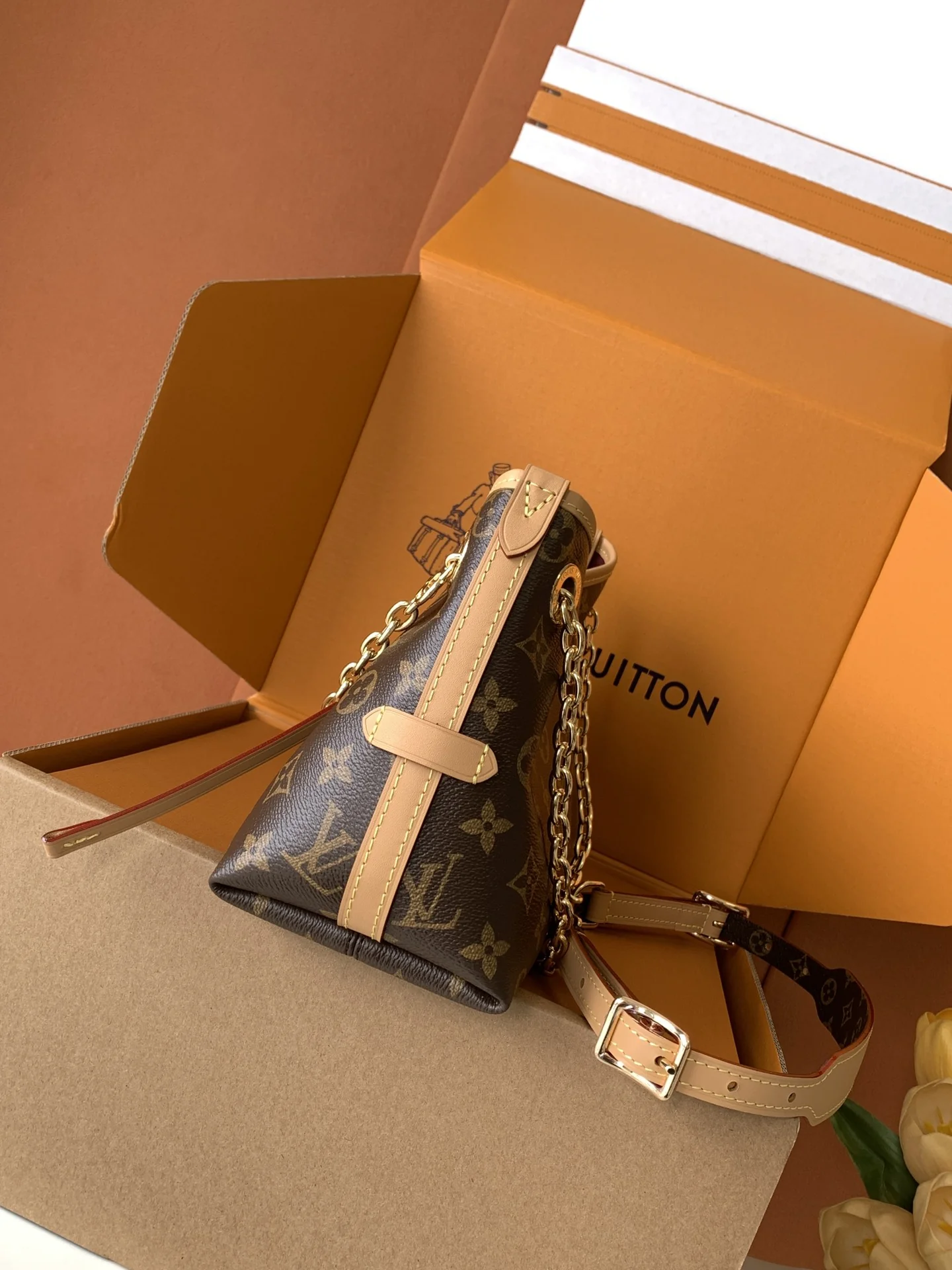 Louisvuitton CarryAll BB M13014 26 x 17 x 10 cm - description_image2