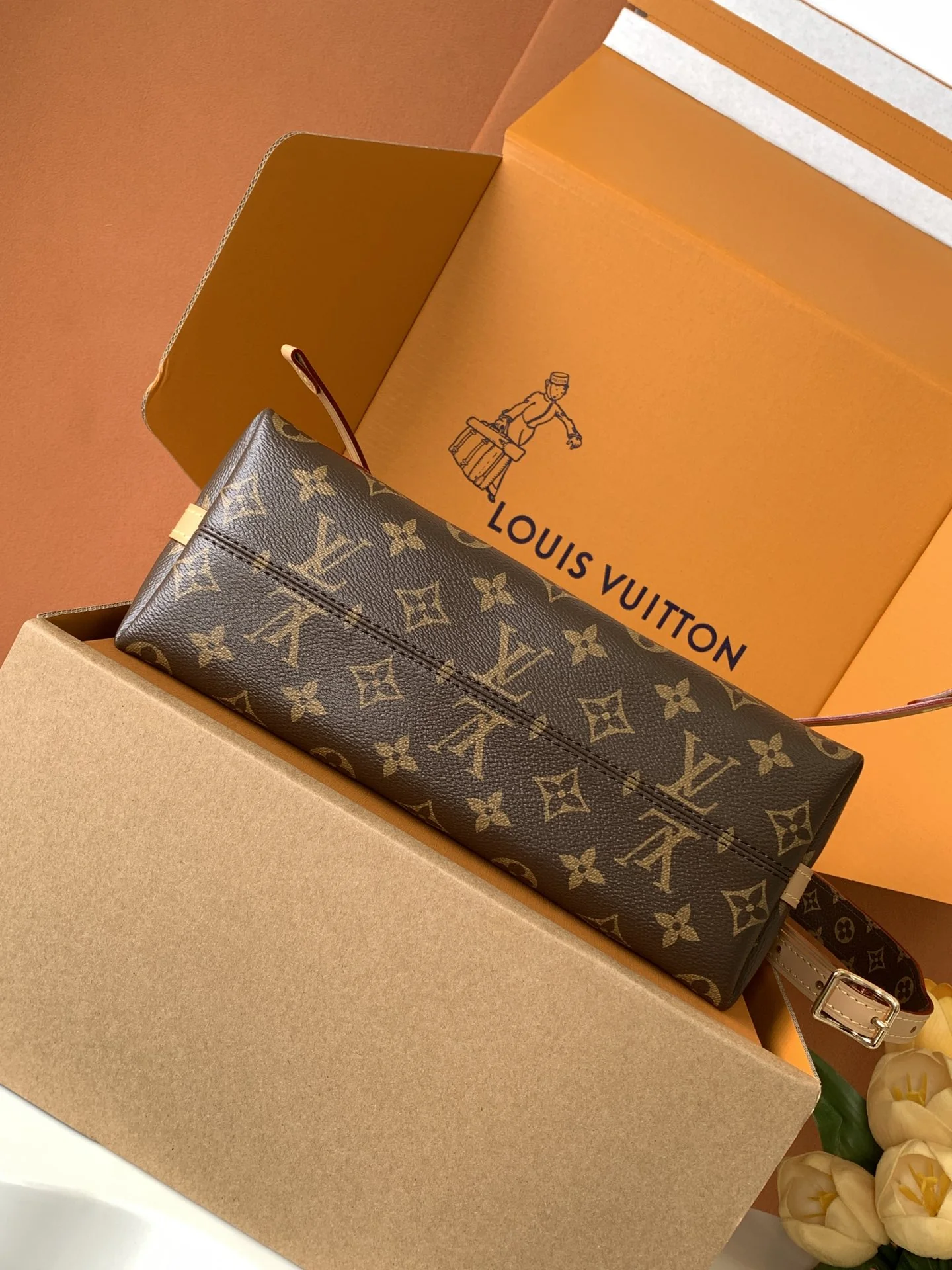 Louisvuitton CarryAll BB M13014 26 x 17 x 10 cm - description_image4