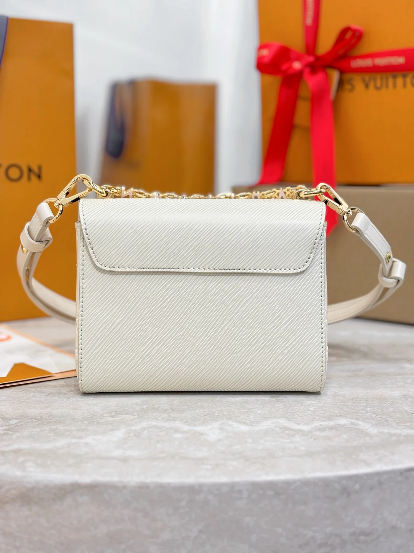 Louis Vuitton Twist M13117 White 19cm 19x15x7 cm - image2