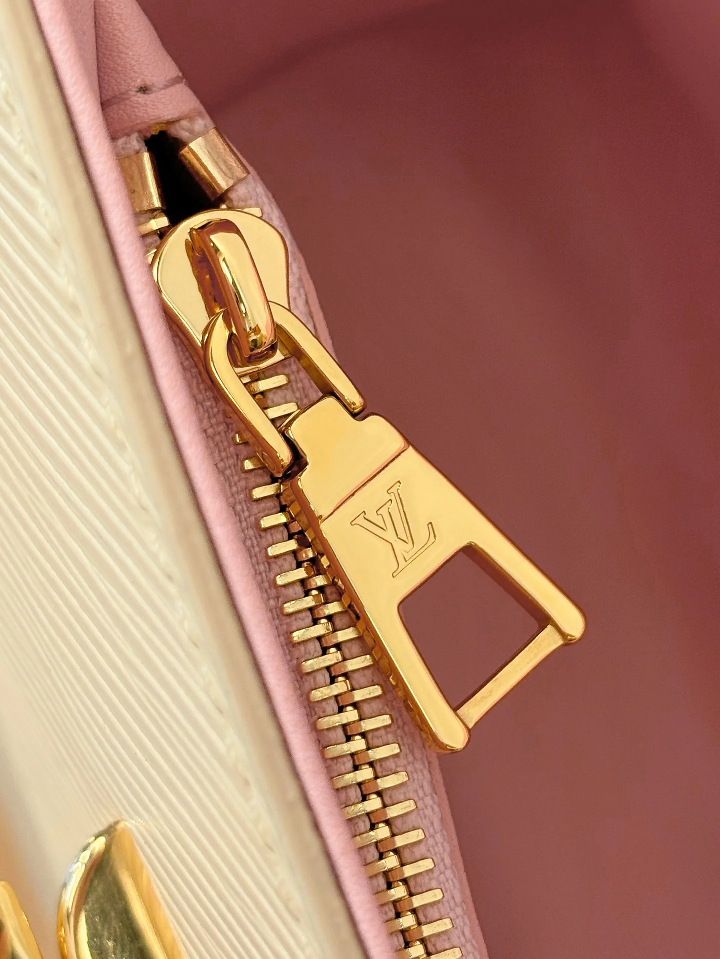 Louis Vuitton Twist M13117 White 19cm 19x15x7 cm - image8