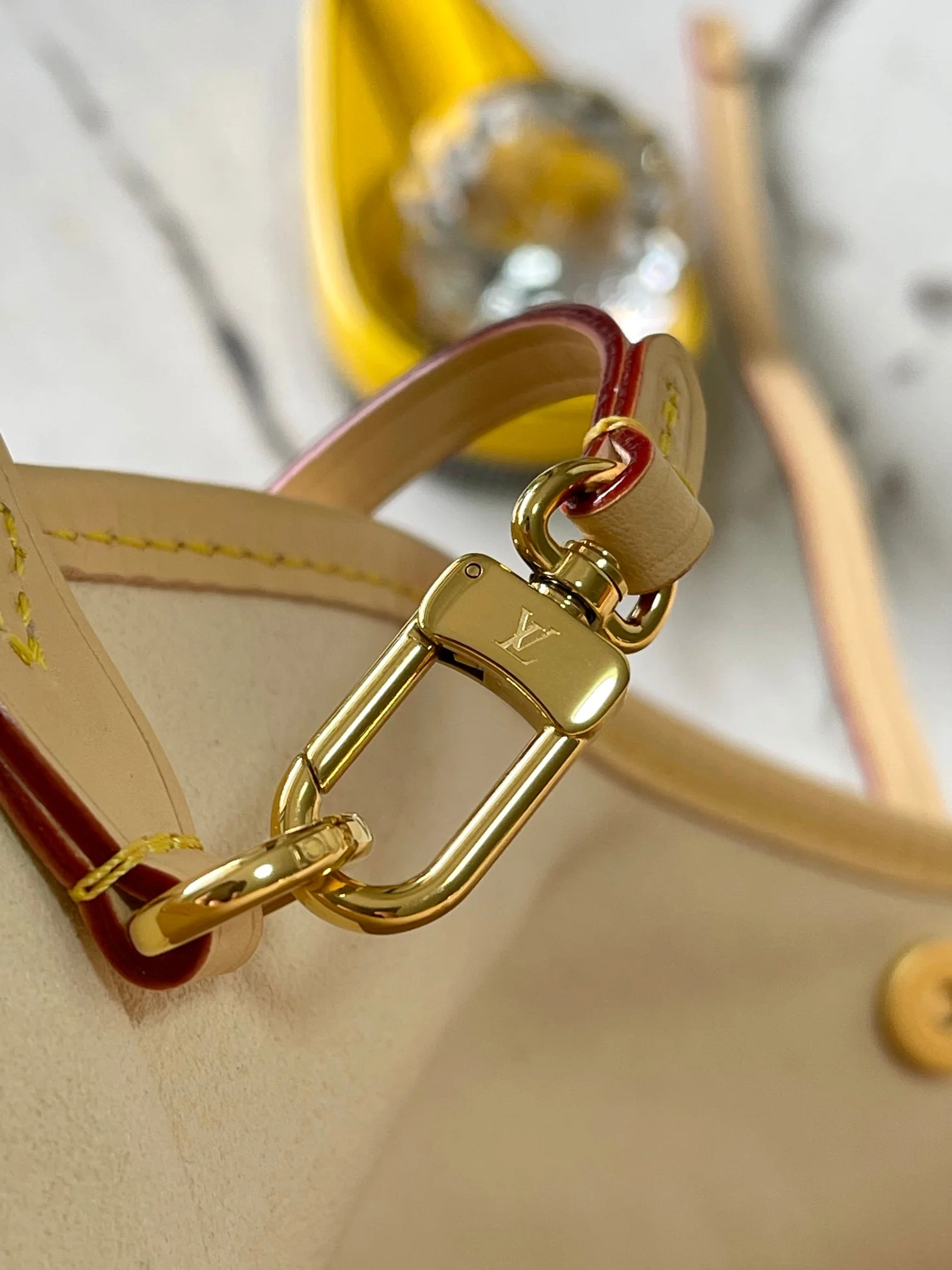 Louisvuitton Carryall M M13661 24 x 12 x 29 cm - description_image7