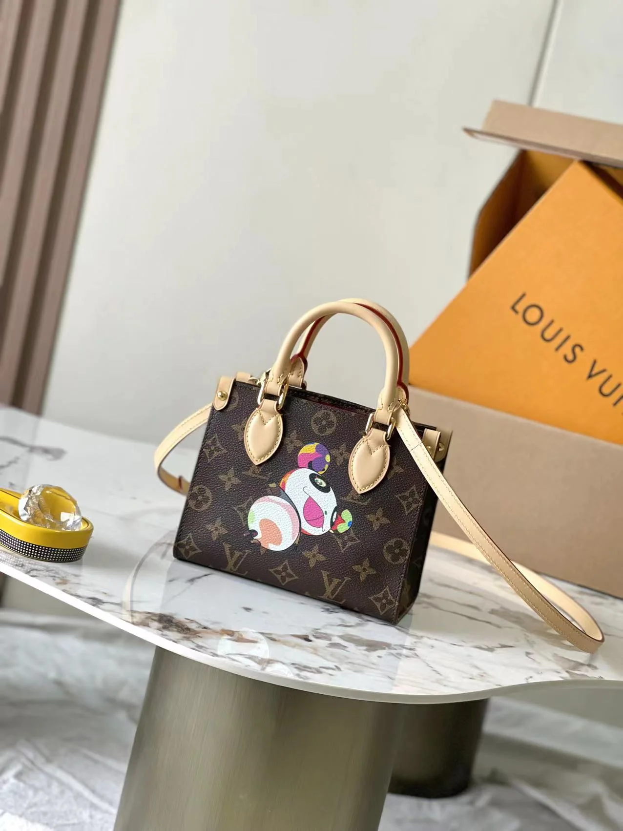 Louisvuitton OnTheGo M13668 25 x 11 x 19 cm - description_image1