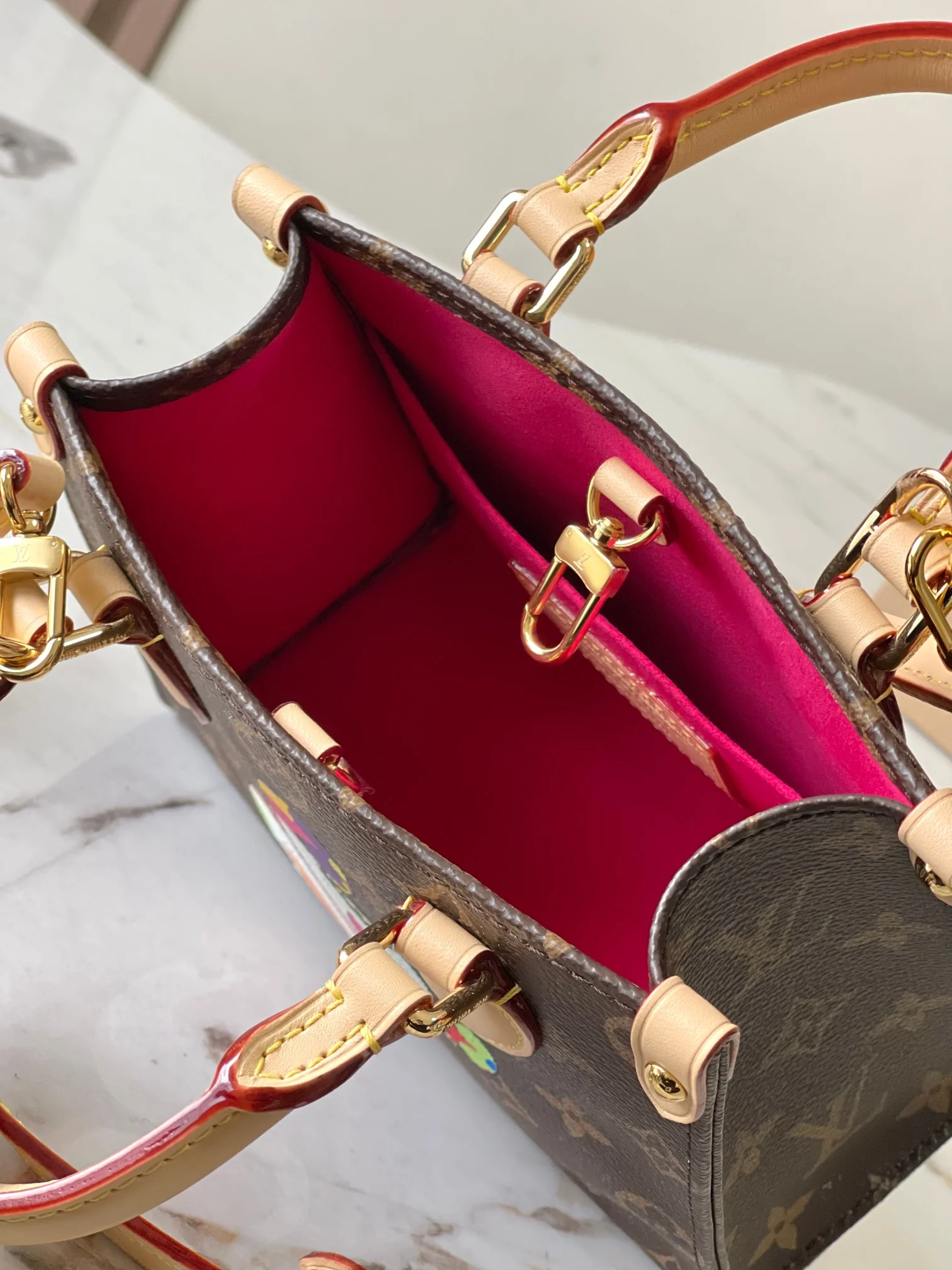 Louisvuitton OnTheGo M13668 25 x 11 x 19 cm - description_image9