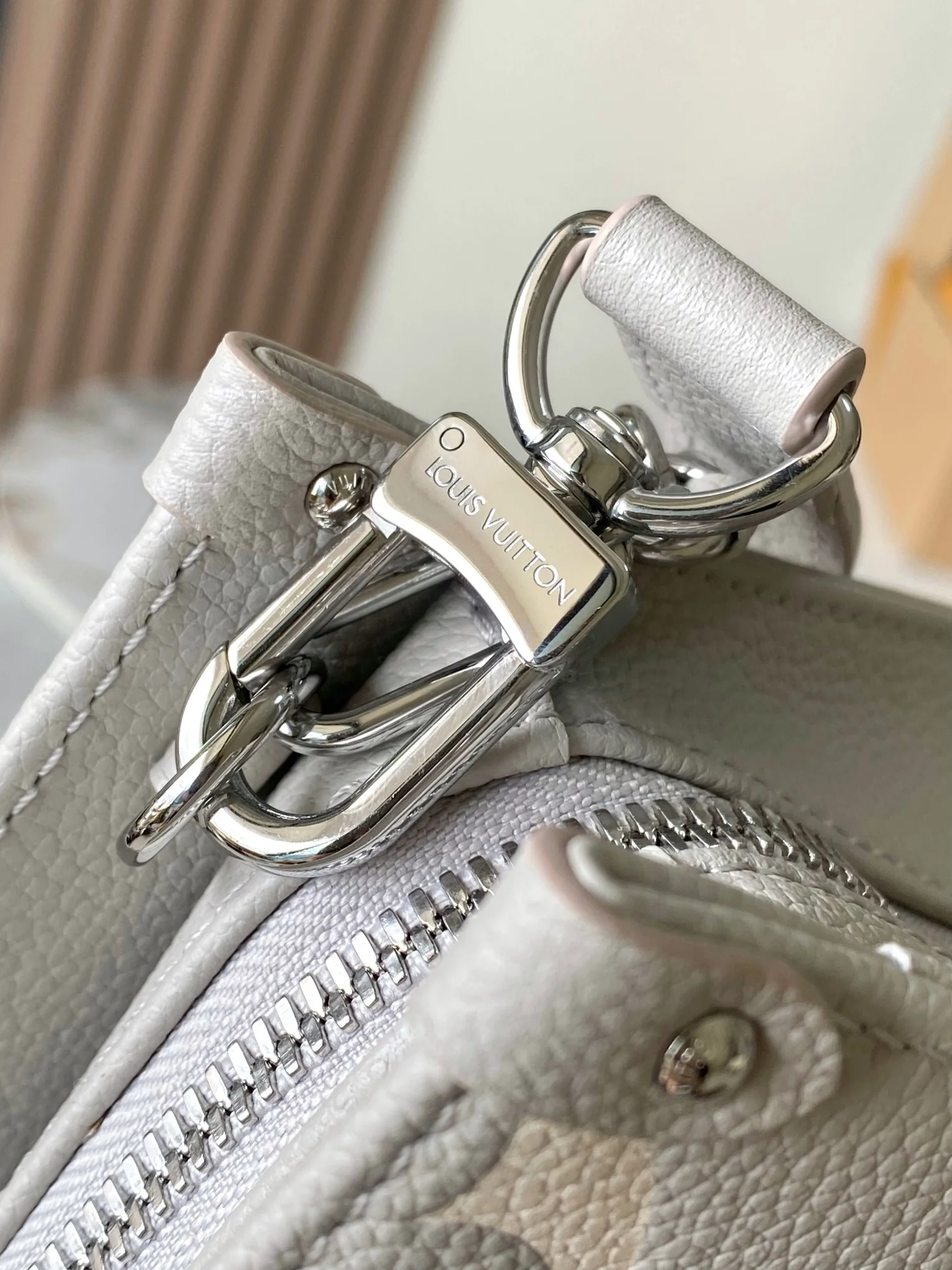 Louisvuitton OnTheGo M14213 13 x 10 x 25 cm - description_image8