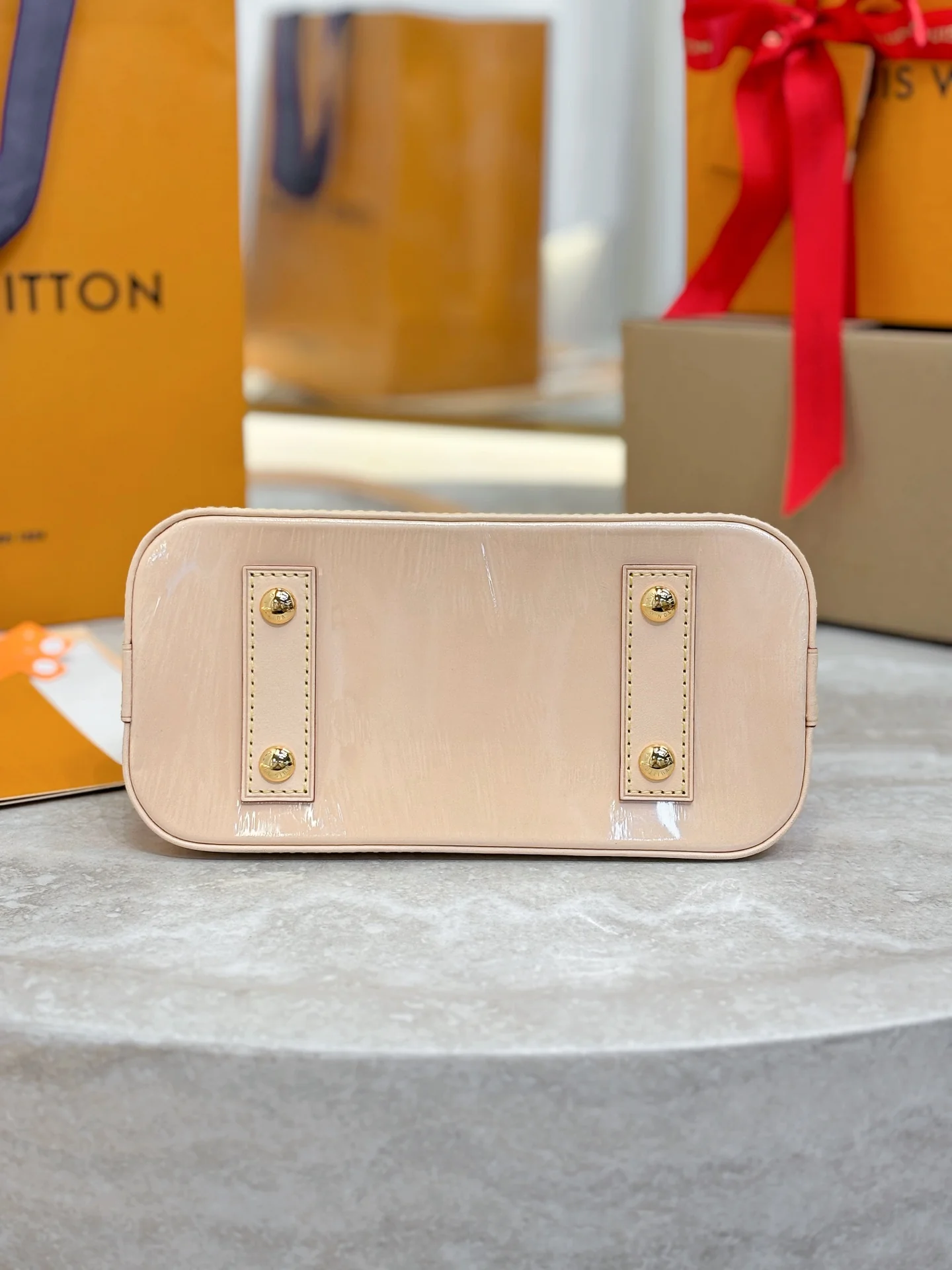 Louis Vuitton Alma M14234 White 23.5cm 23.5x17.5x11.5 cm - image3