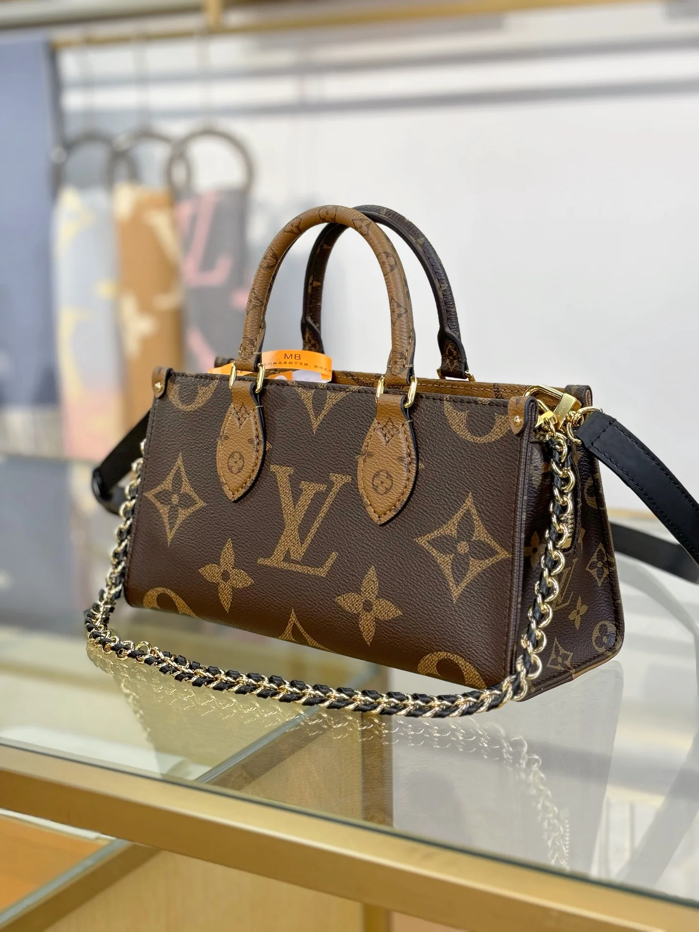 Louisvuitton Onthego East West Chain Handbag 25x13x10 cm - description_image3