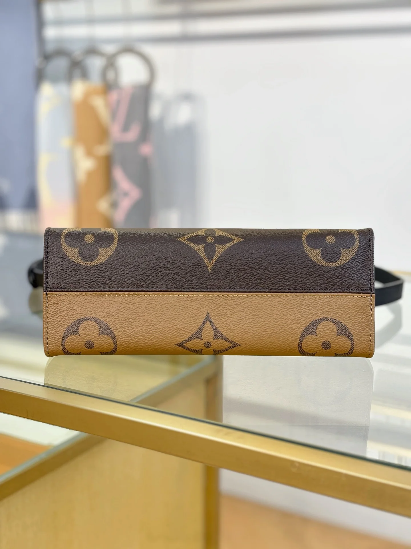 Louisvuitton Onthego East West Chain Handbag 25x13x10 cm - description_image9