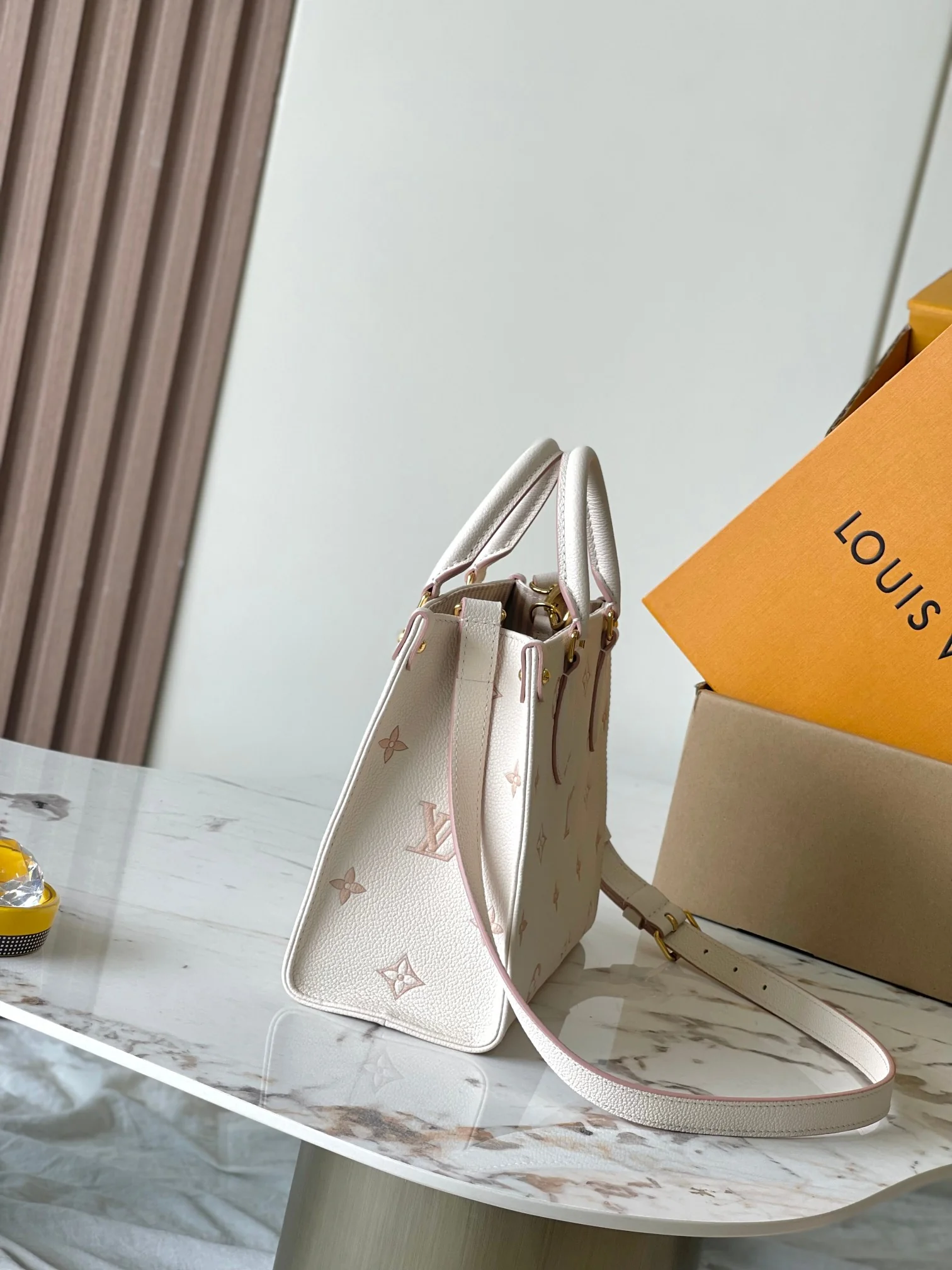 Louisvuitton OnTheGo Small M14403 25x19x11.5 cm - description_image2