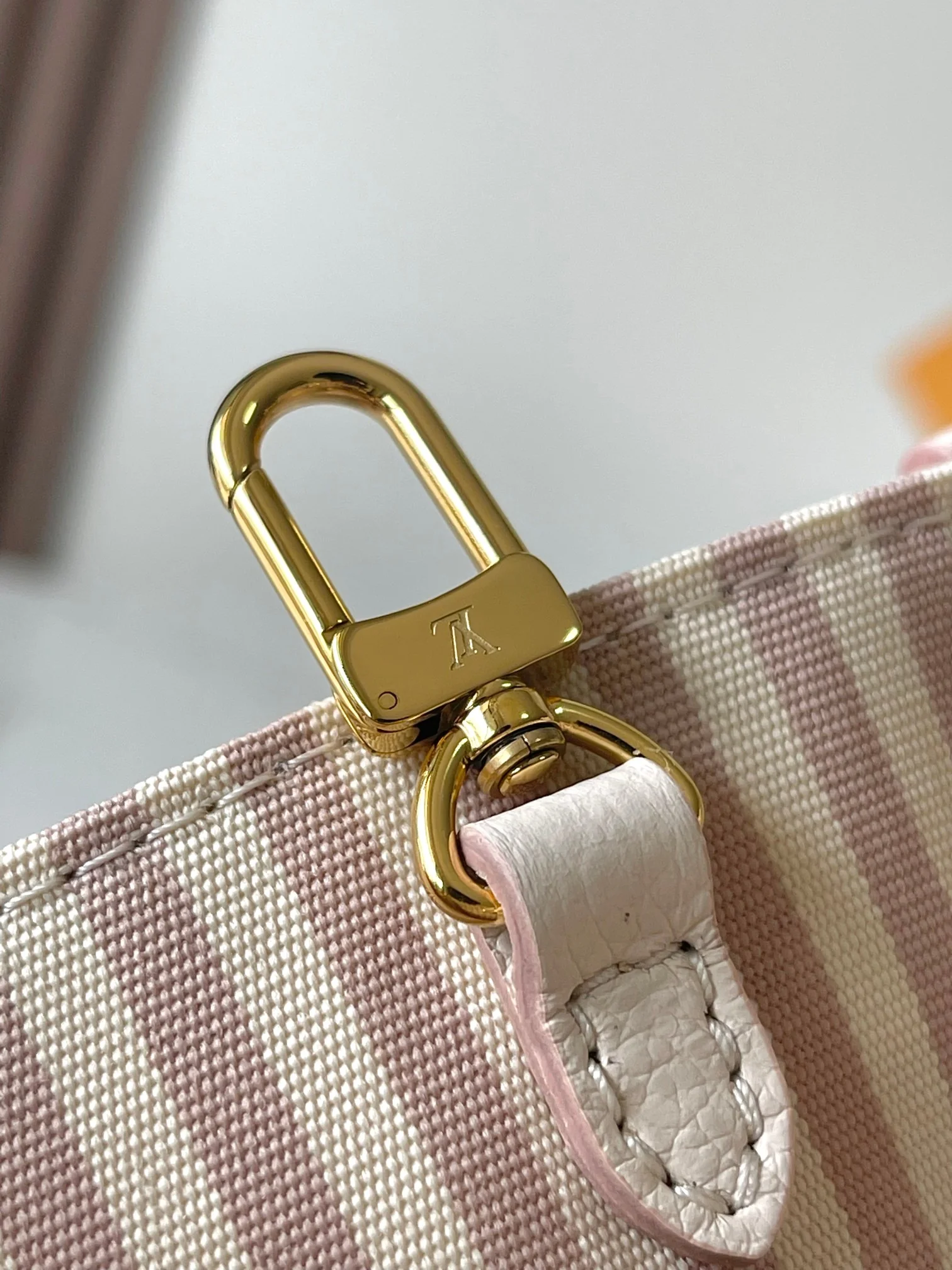 Louisvuitton OnTheGo Small M14403 25x19x11.5 cm - description_image7