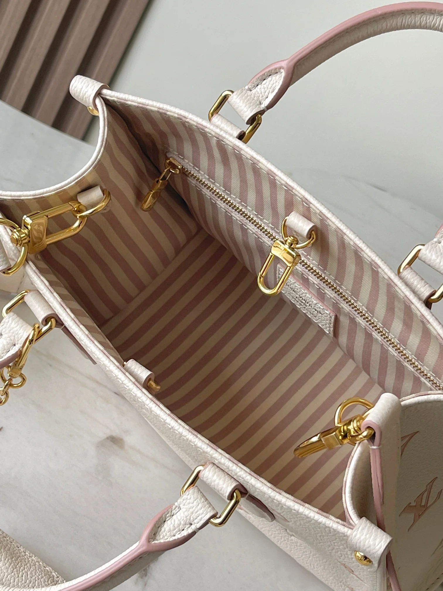 Louisvuitton OnTheGo Small M14403 25x19x11.5 cm - description_image8