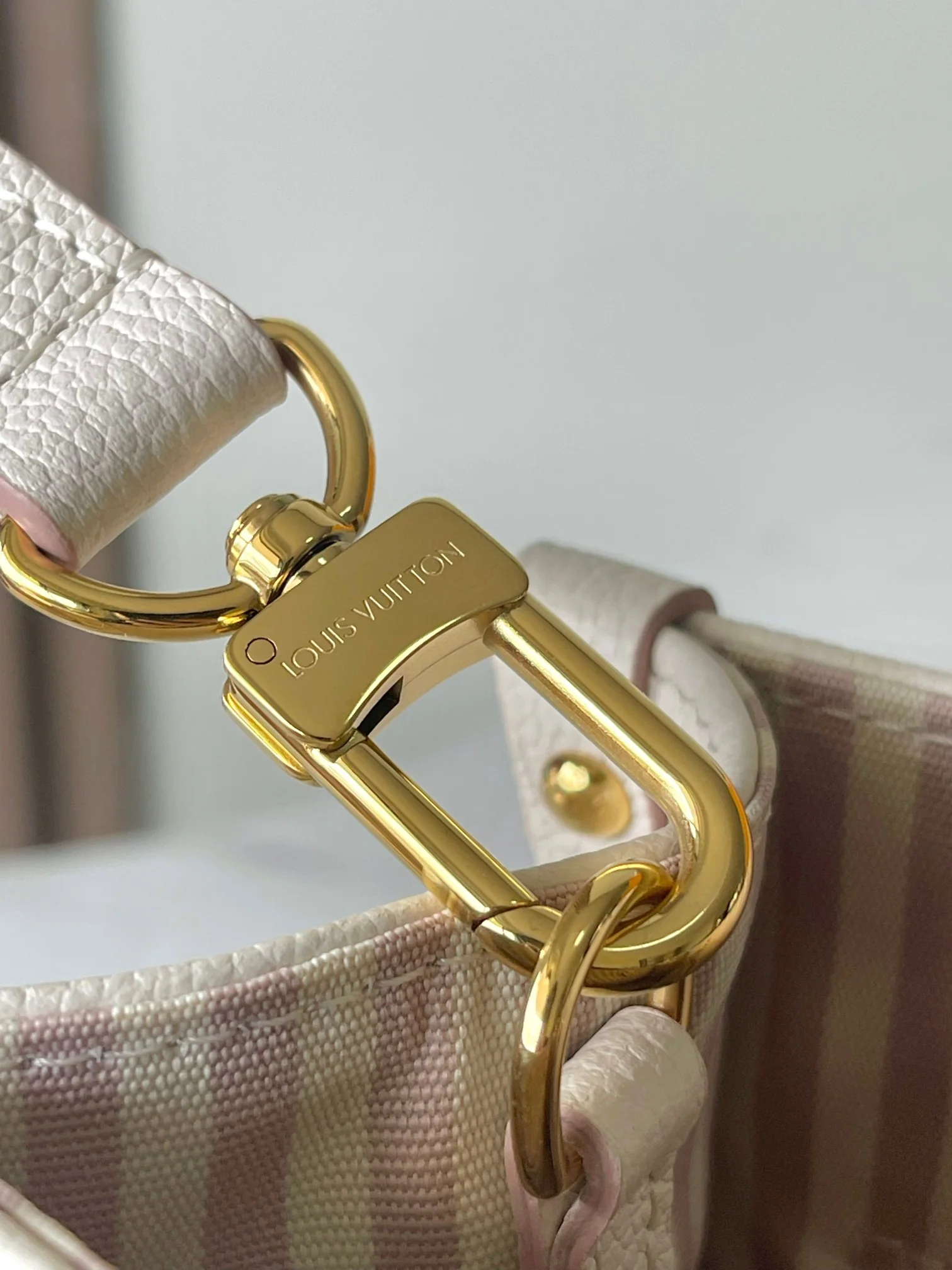 Louisvuitton OnTheGo Small M14403 25x19x11.5 cm - description_image9