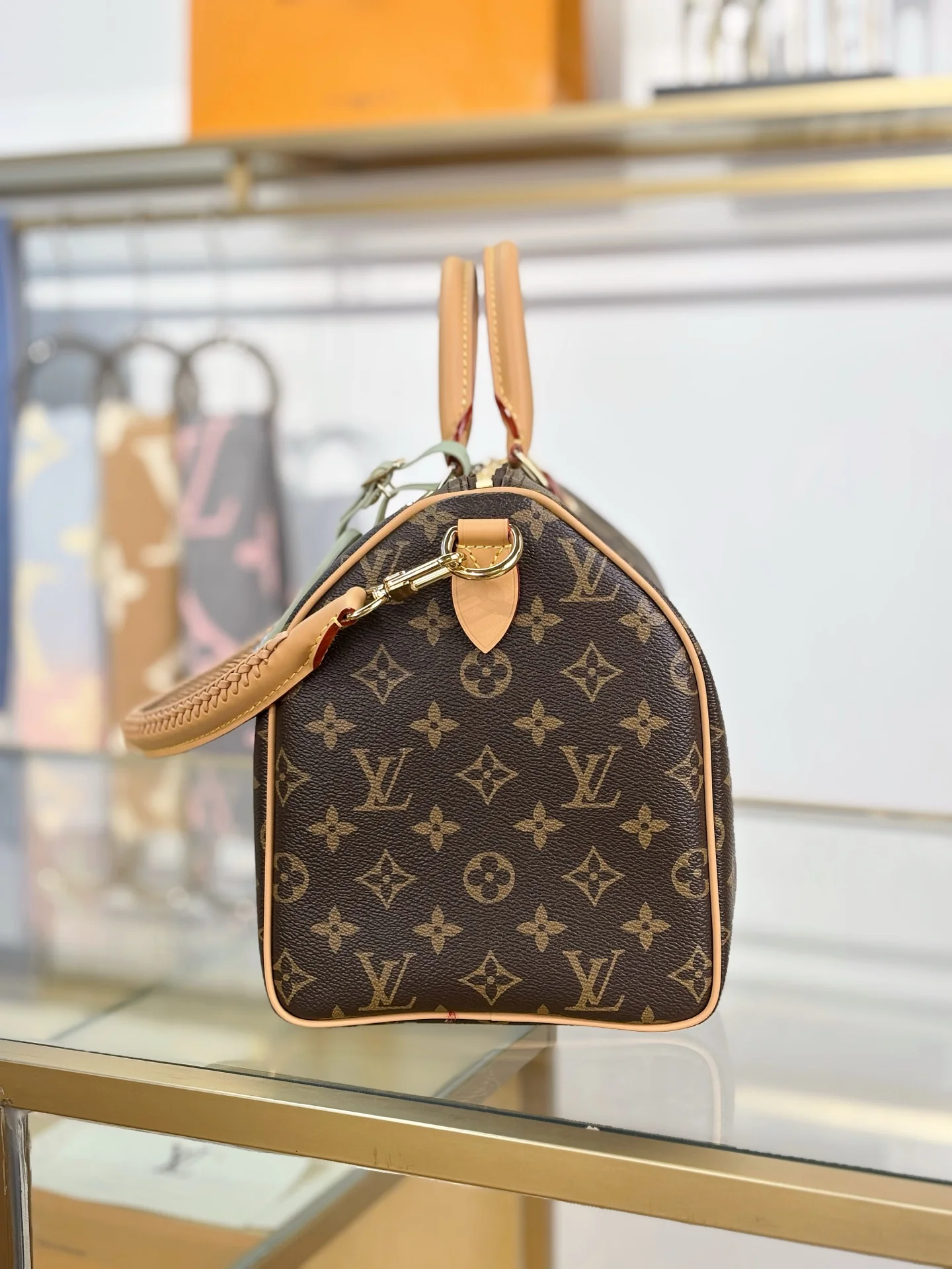Louisvuitton Speedy Soft Lucky Handbag M15107 30x21x17 cm - description_image7