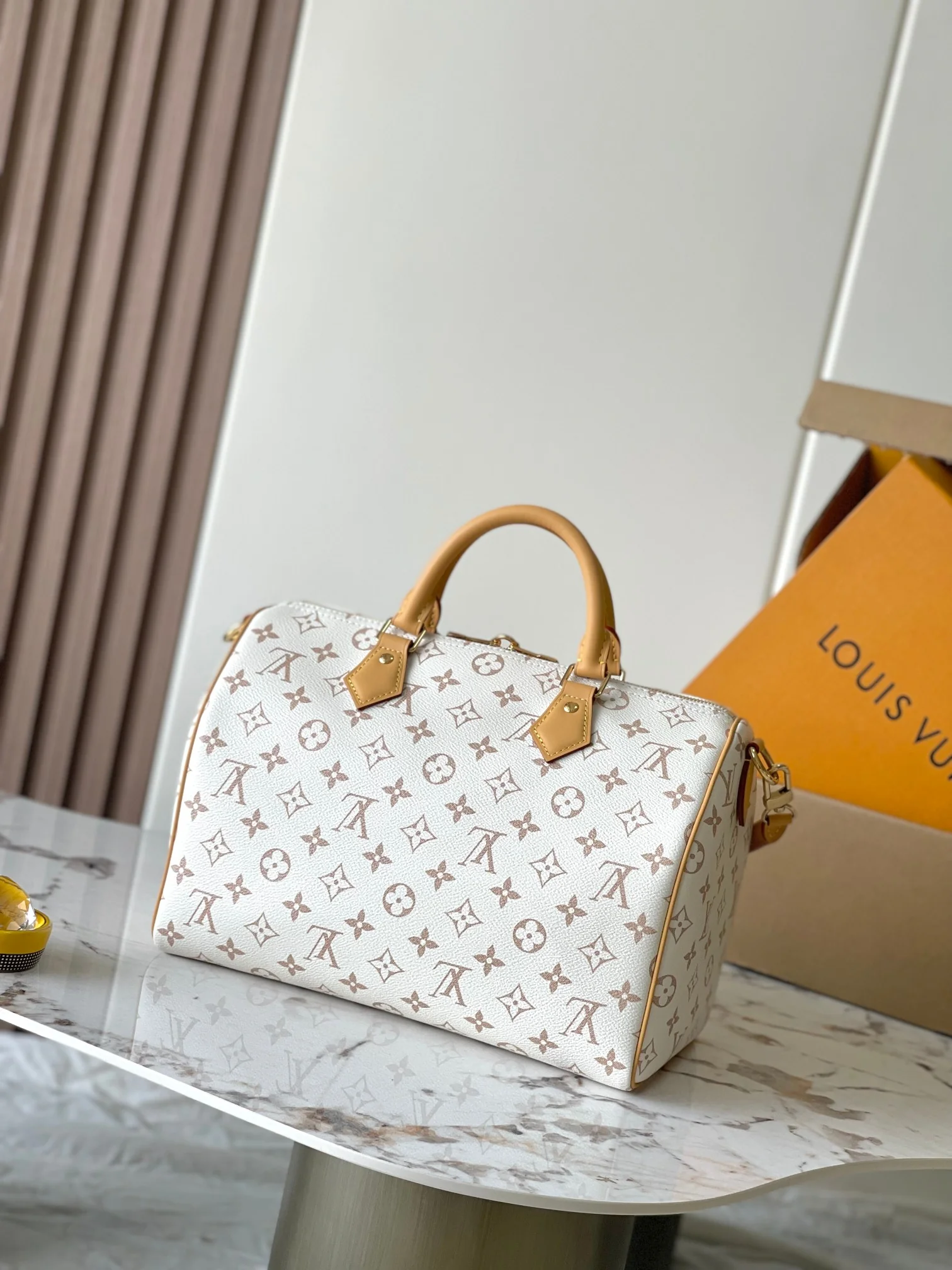 Louisvuitton Speedy Soft 30 Lucky Handbag Model M15108 30x21x17 cm - description_image3