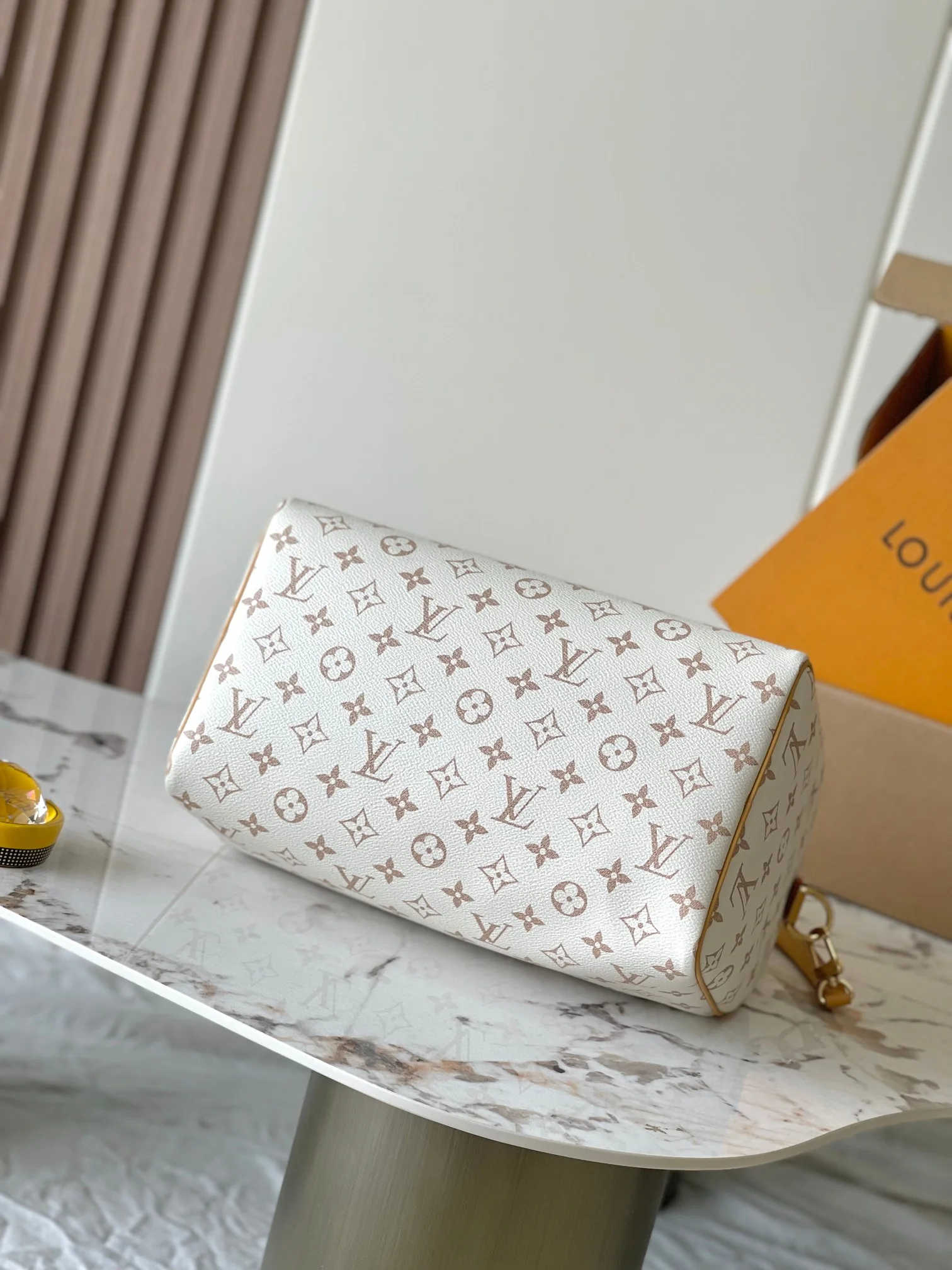 Louisvuitton Speedy Soft 30 Lucky Handbag Model M15108 30x21x17 cm - description_image4