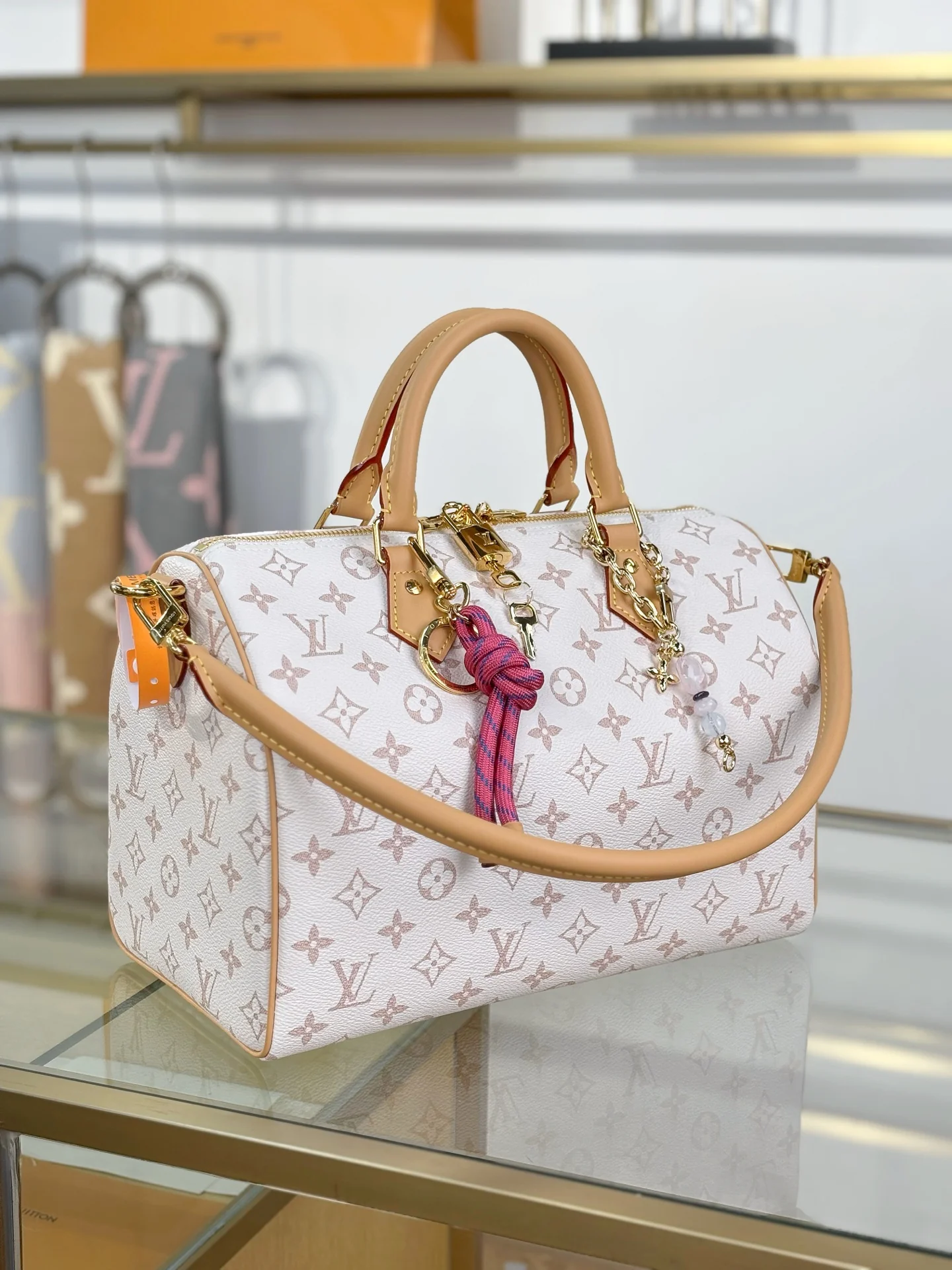 Louisvuitton Speedy Soft 30 Lucky M15108 30x21x17 cm - description_image2