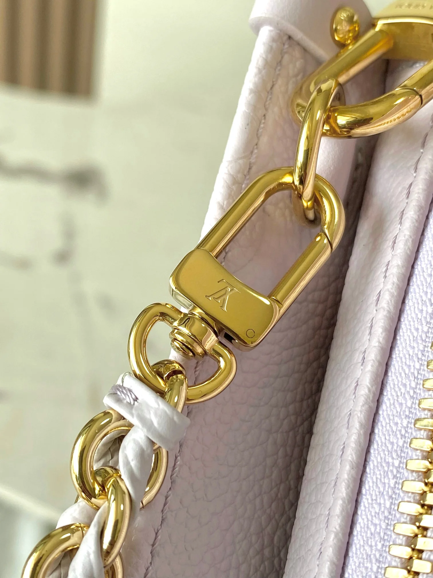 Louisvuitton OnTheGo Small M15192 25x13x10 cm - description_image7