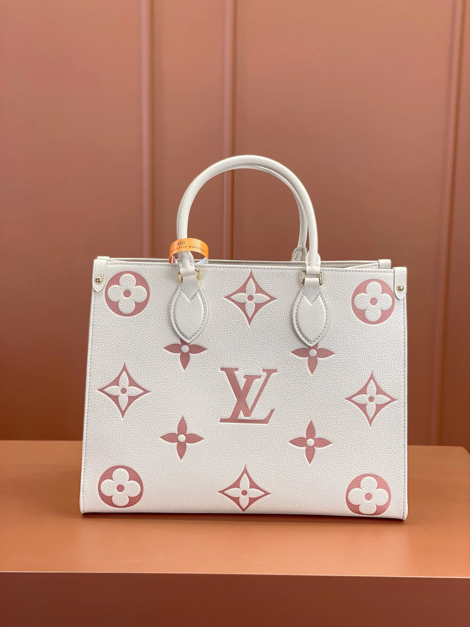 Louisvuitton OnTheGo Medium Handbag M21575 35x27x14 cm - description_image1