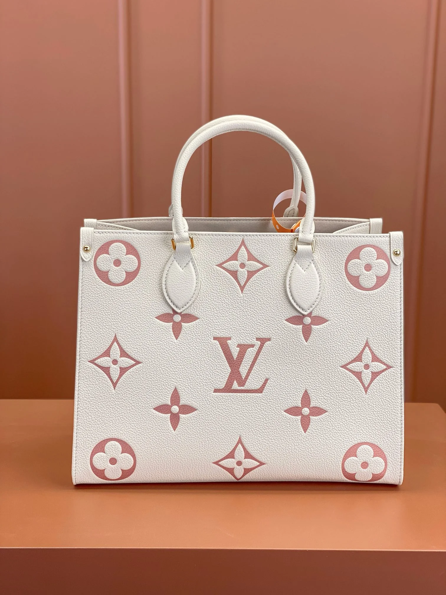 Louisvuitton OnTheGo Medium Handbag M21575 35x27x14 cm - description_image8