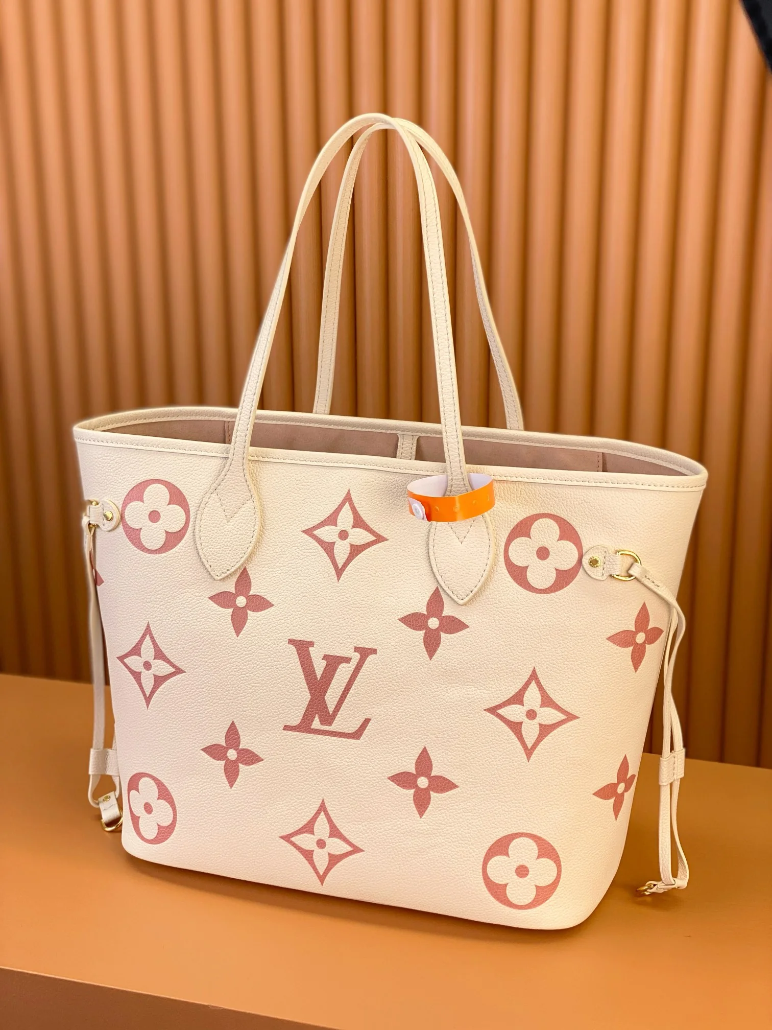 Louisvuitton Neverfull Medium Tote M21579 31x28x14 cm - description_image3