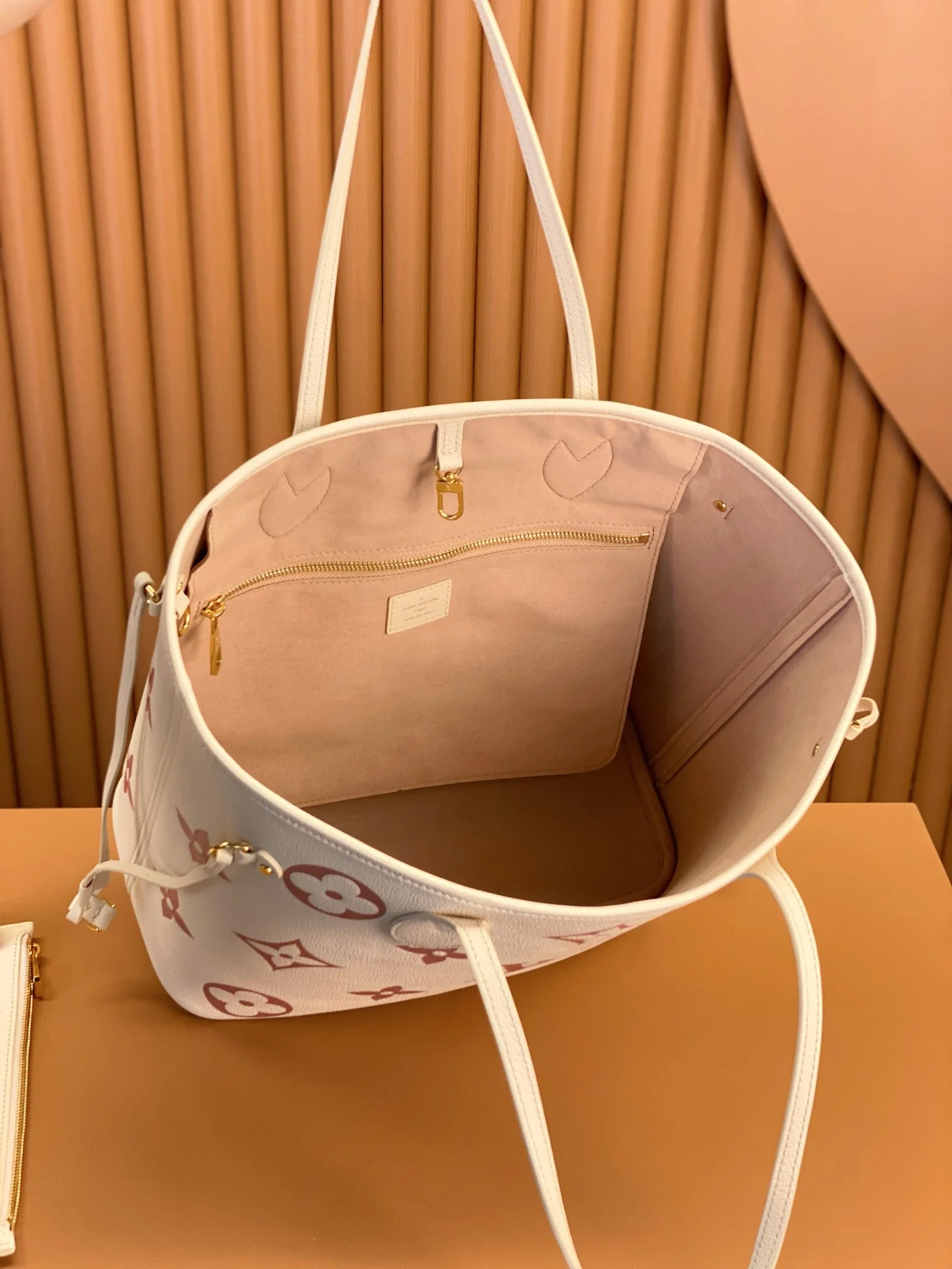 Louisvuitton Neverfull Medium Tote M21579 31x28x14 cm - description_image6