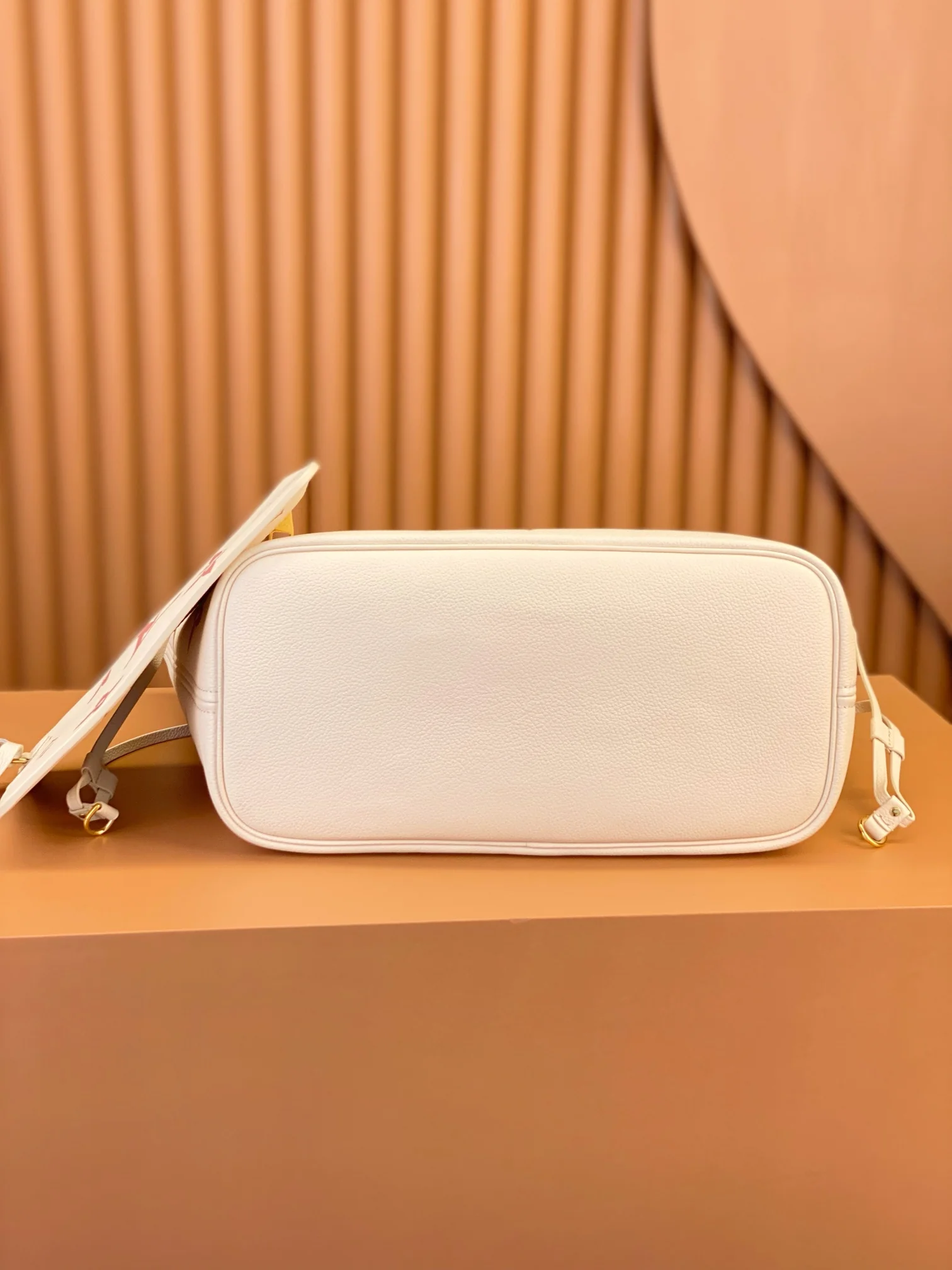 Louisvuitton Neverfull Medium Tote M21579 31x28x14 cm - description_image9