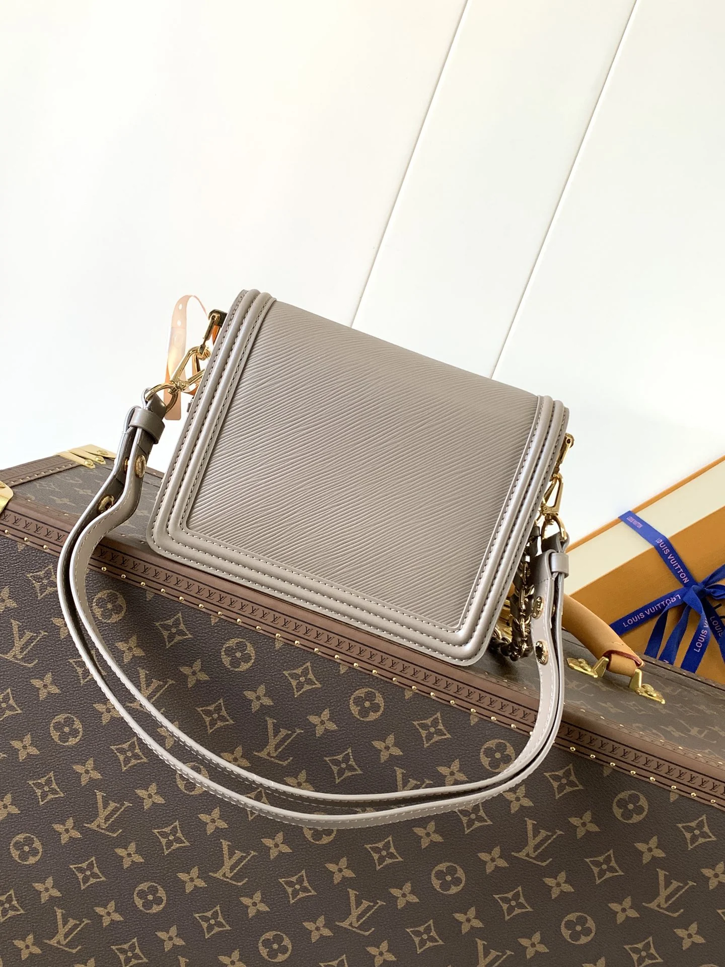 Louis Vuitton Dauphine M23635 Khaki - image3
