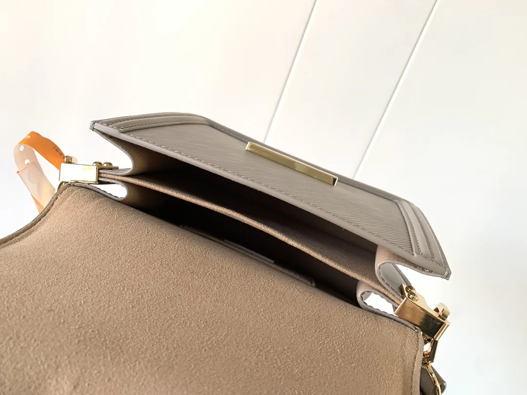 Louis Vuitton Dauphine M23635 Khaki - image5