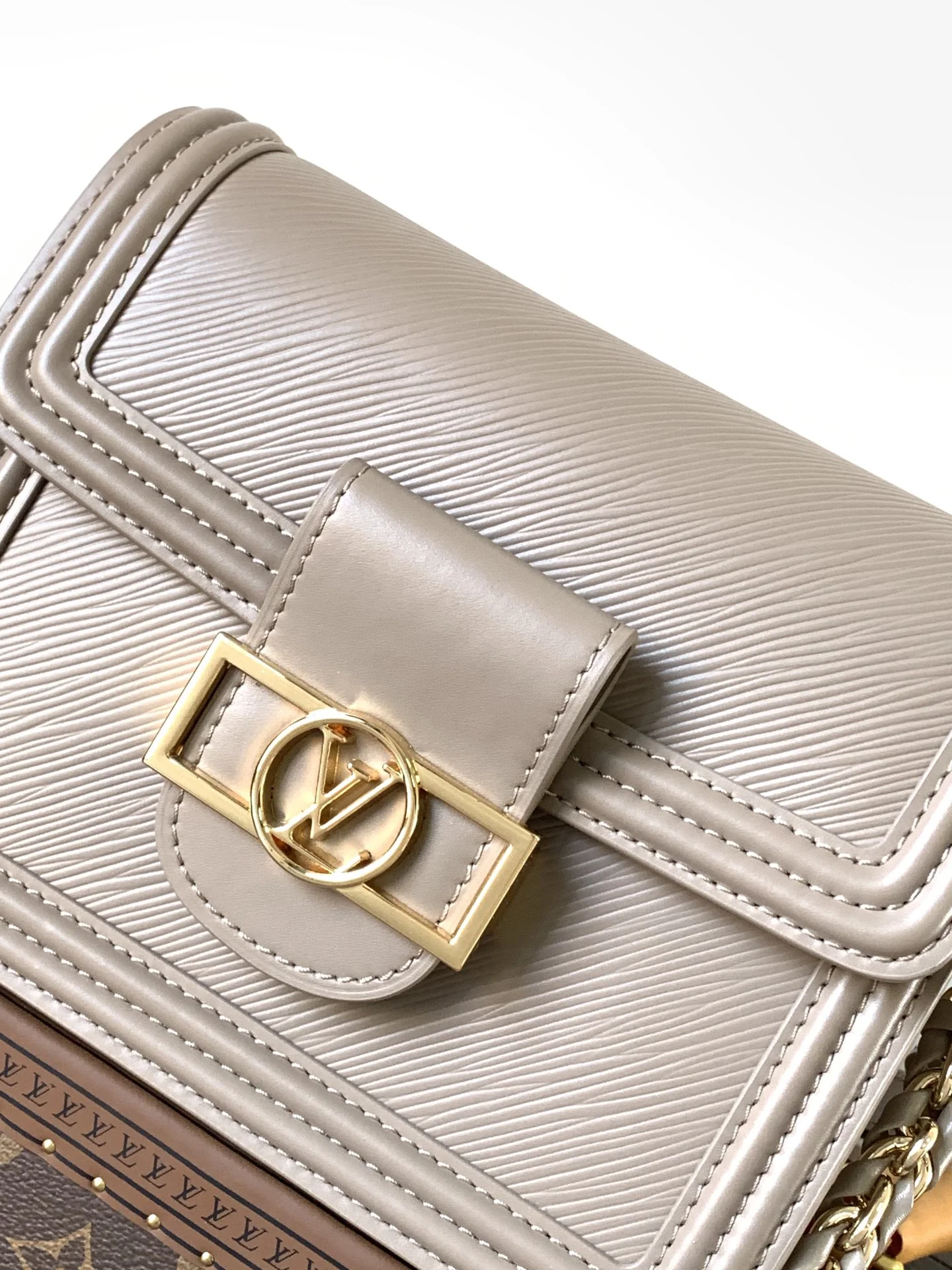 Louis Vuitton Dauphine M23635 Khaki - image7