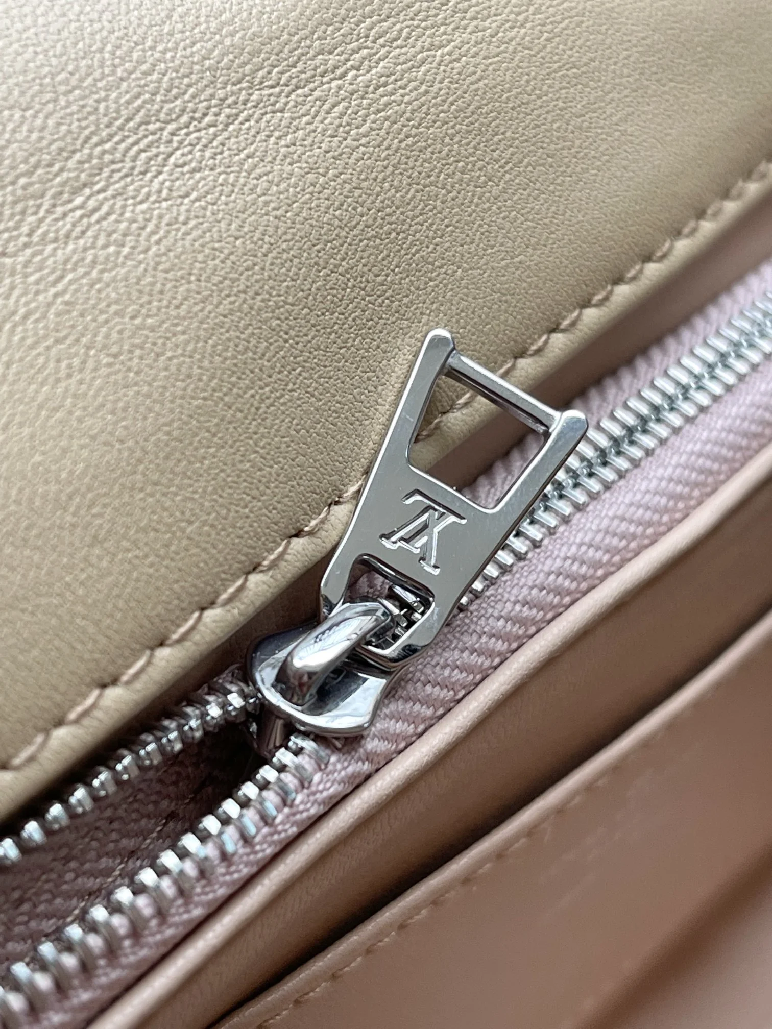 Louis Vuitton Twist M24151 Apricot - image7