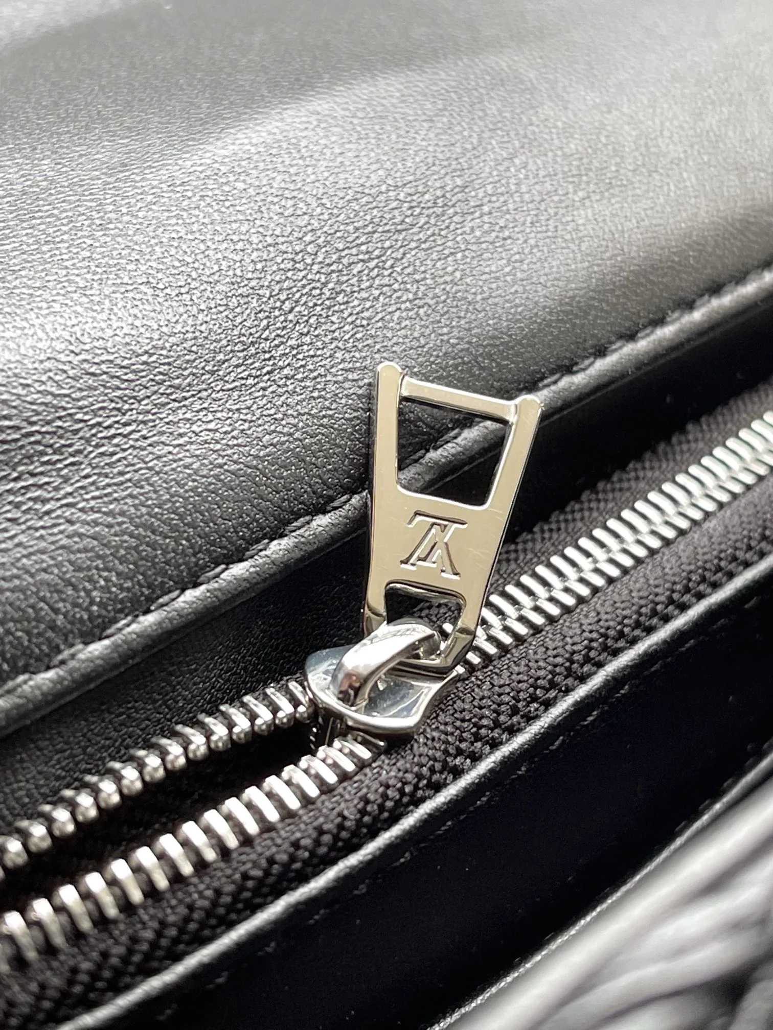 Louis Vuitton Twist M24151 Black - image6