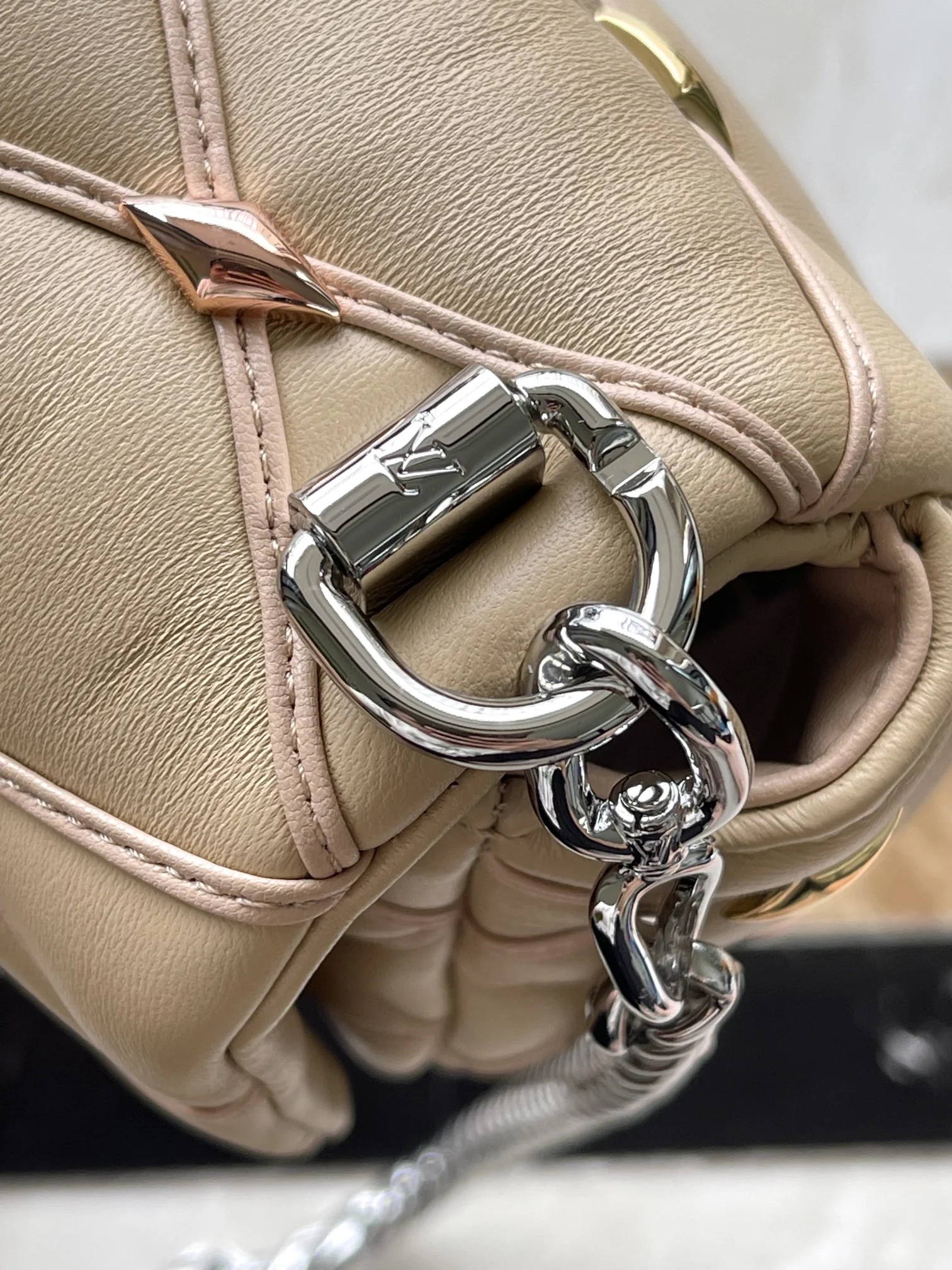 Louis Vuitton Twist M24246 Apricot - image6