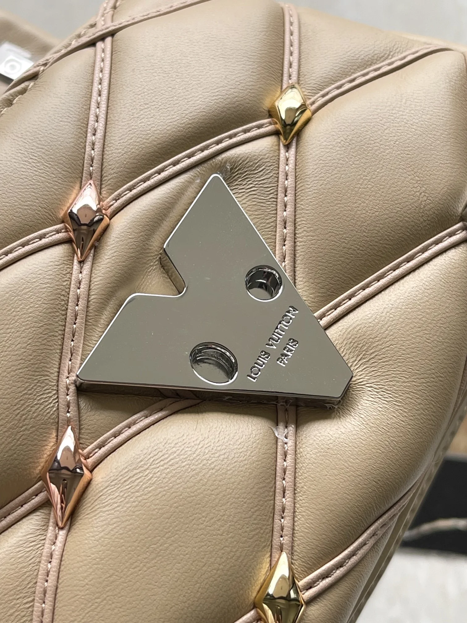 Louis Vuitton Twist M24246 Apricot - image7