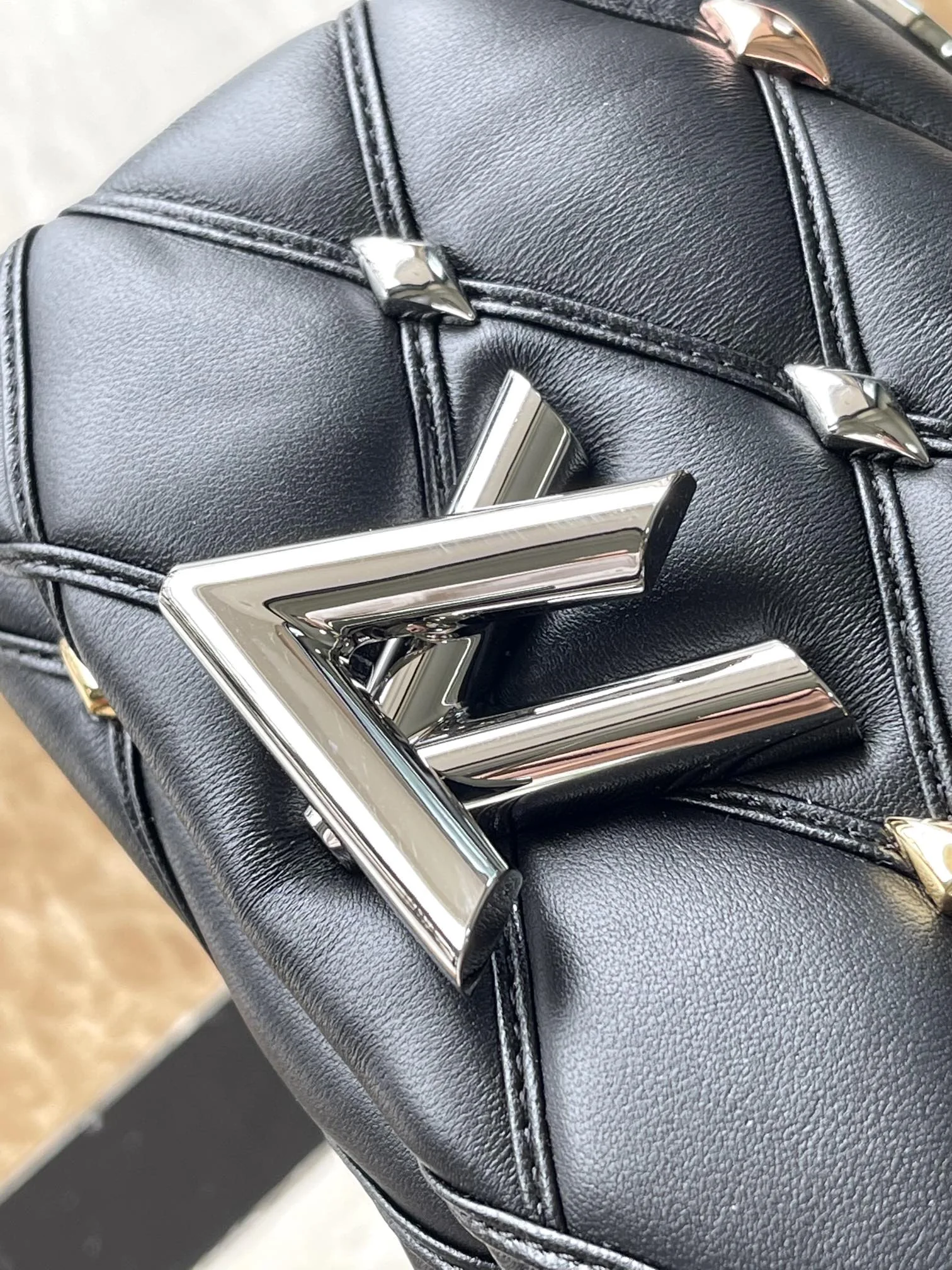 Louis Vuitton Twist M24246 Black - image5