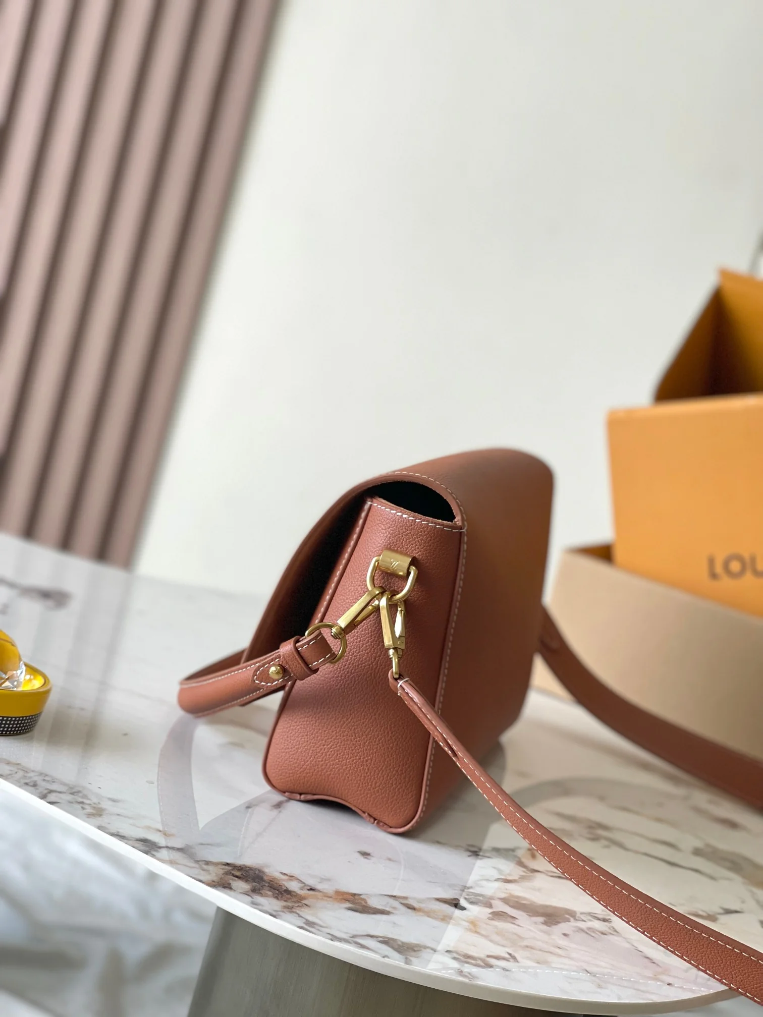 Louis Vuitton Twist M24640 Gold 9cm 27x19x9 cm - image2